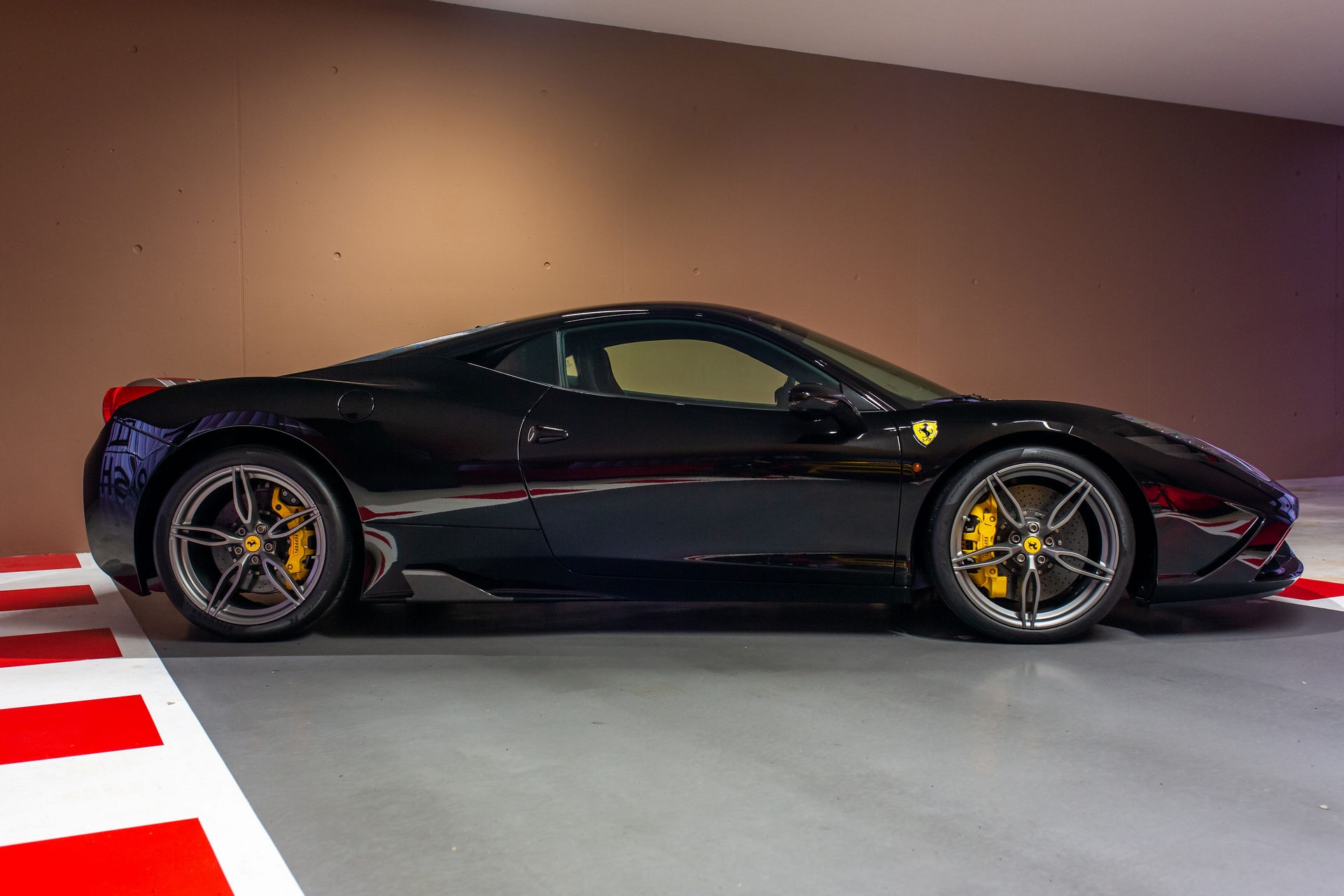 Sebastian Vettel rao bán dàn siêu xe 10 triệu USD sau khi rời Ferrari ảnh 9 Sebastian Vettel rao ban dan sieu xe 10 trieu USD sau khi roi Ferrari anh 9