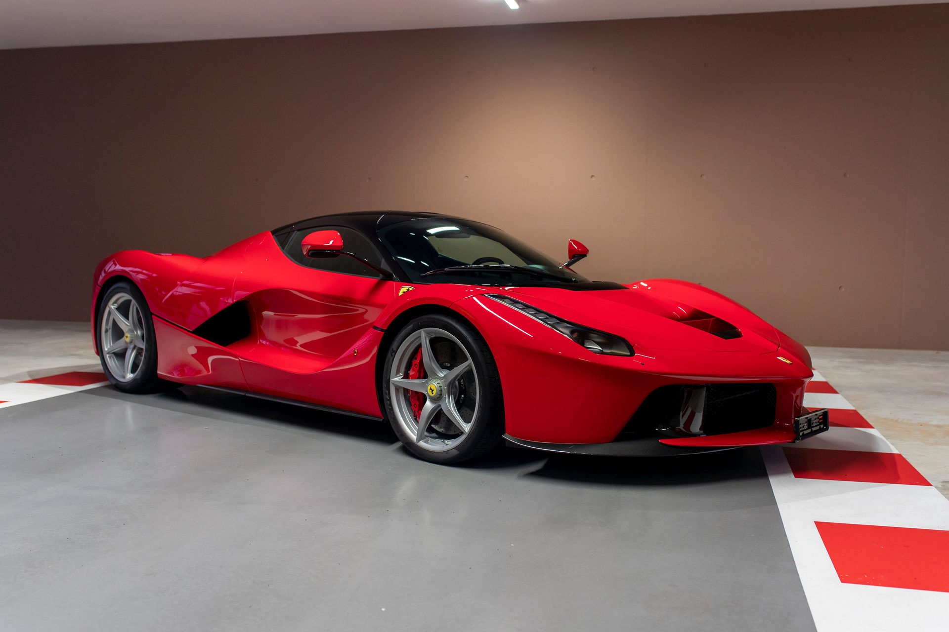 Sebastian Vettel rao bán dàn siêu xe 10 triệu USD sau khi rời Ferrari ảnh 3 Sebastian Vettel rao ban dan sieu xe 10 trieu USD sau khi roi Ferrari anh 3