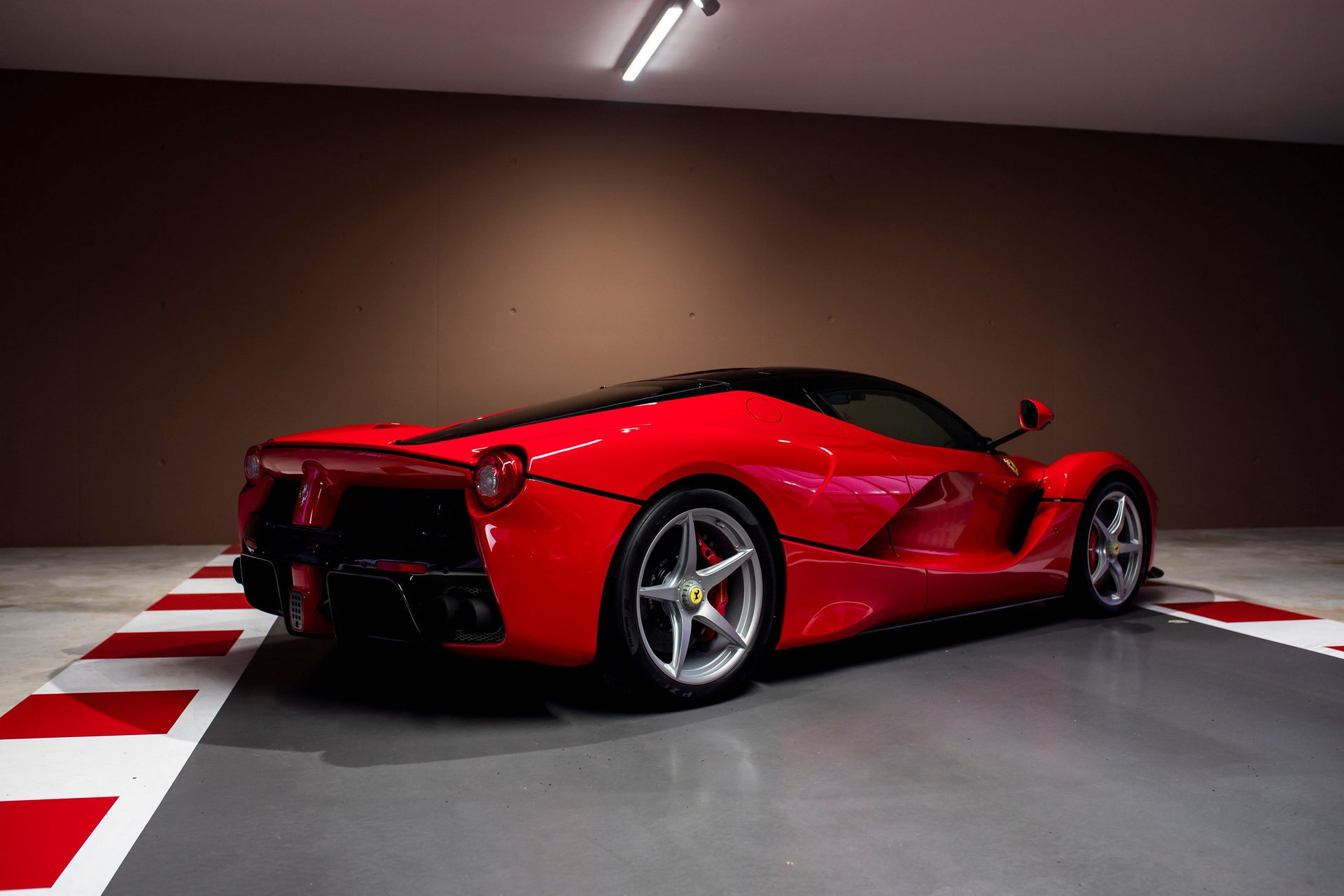 Sebastian Vettel rao bán dàn siêu xe 10 triệu USD sau khi rời Ferrari ảnh 4 Sebastian Vettel rao ban dan sieu xe 10 trieu USD sau khi roi Ferrari anh 4