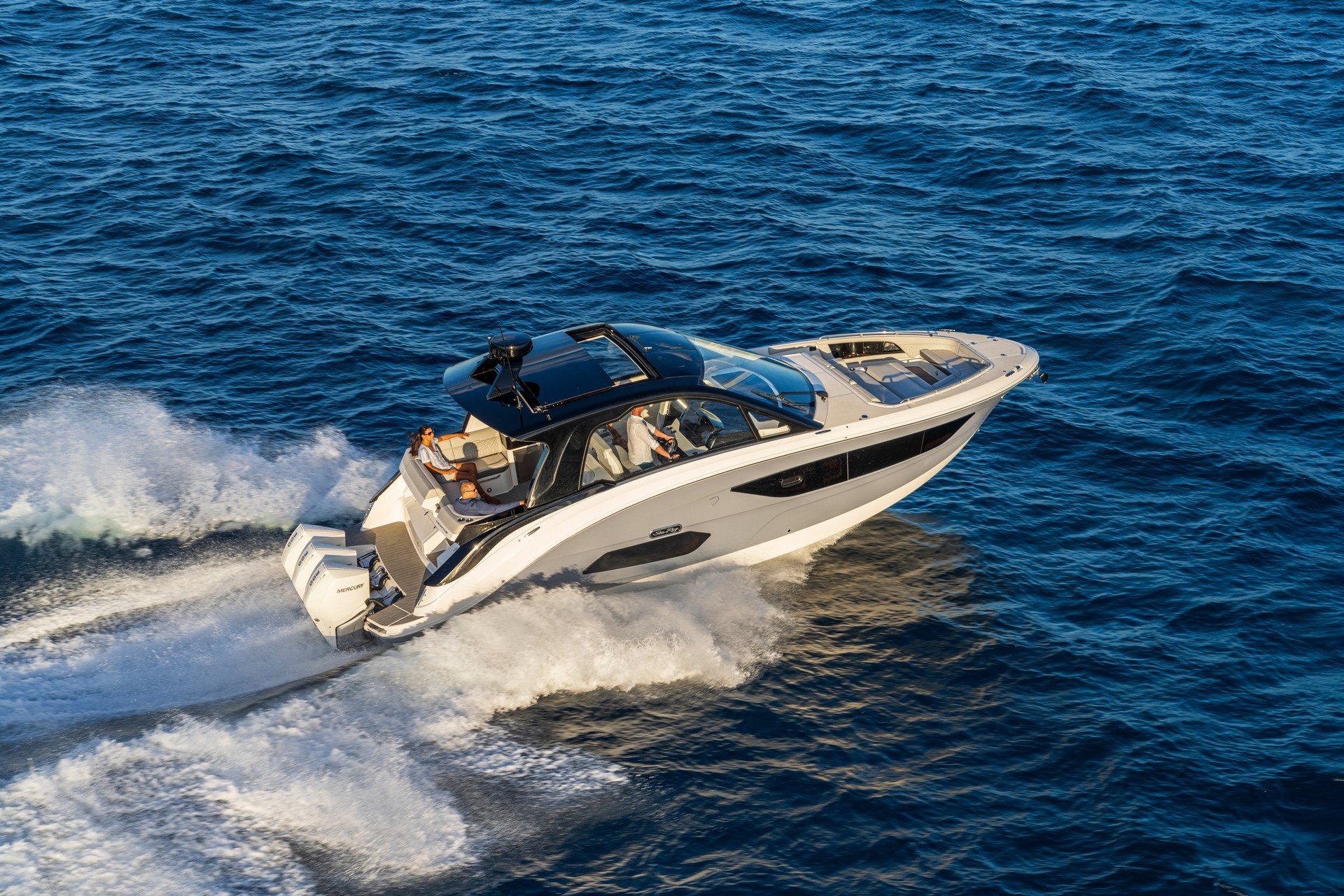 Sea Ray Sundancer 370 Outboard ra mắt ảnh 2 Sea Ray Sundancer 370 Outboard ra mat anh 2