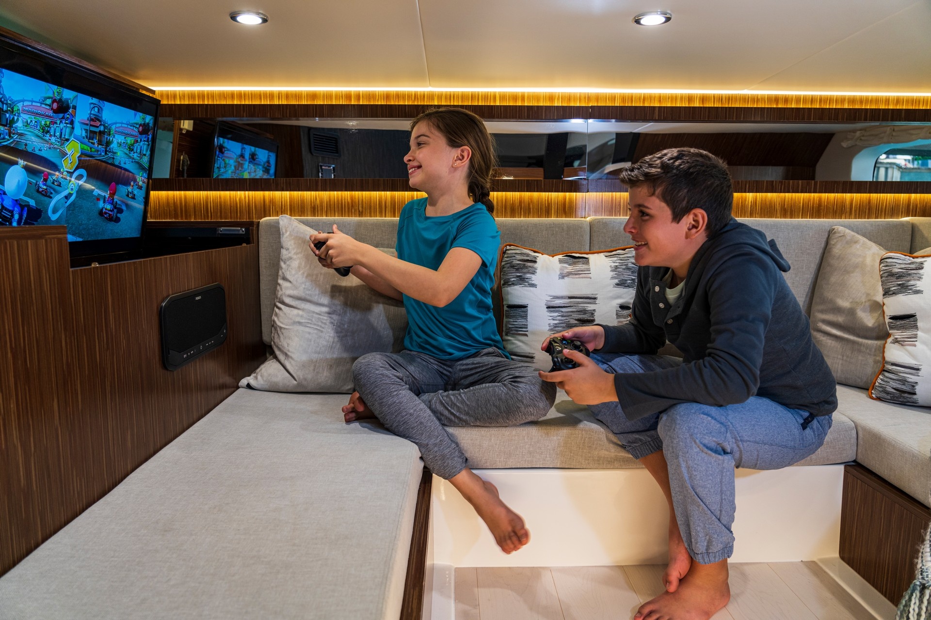 Sea Ray Sundancer 370 Outboard ra mắt ảnh 12 Sea Ray Sundancer 370 Outboard ra mat anh 12