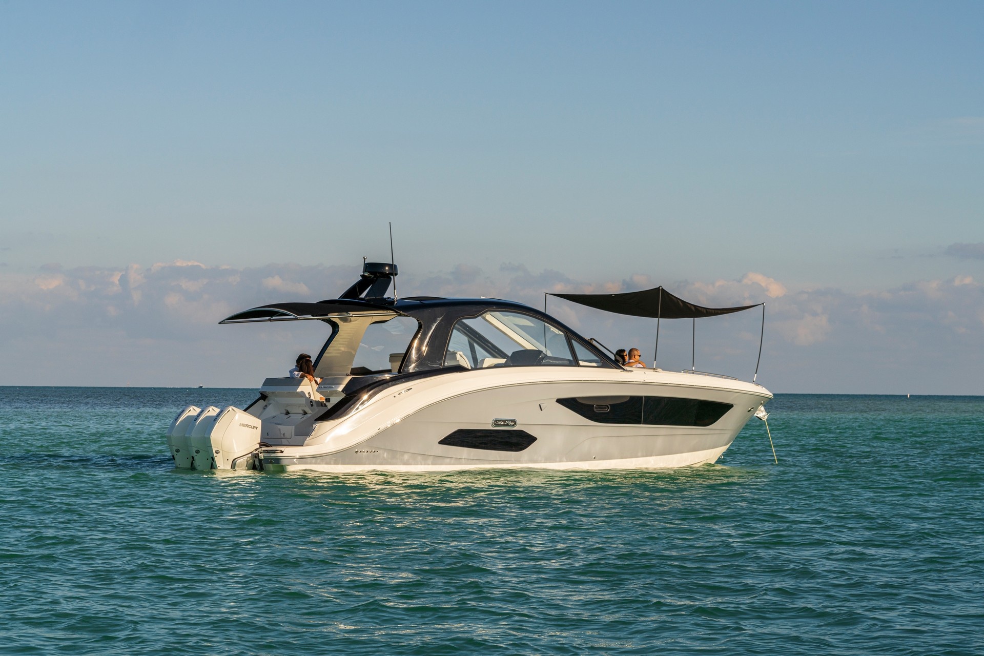 Sea Ray Sundancer 370 Outboard ra mắt ảnh 3 Sea Ray Sundancer 370 Outboard ra mat anh 3