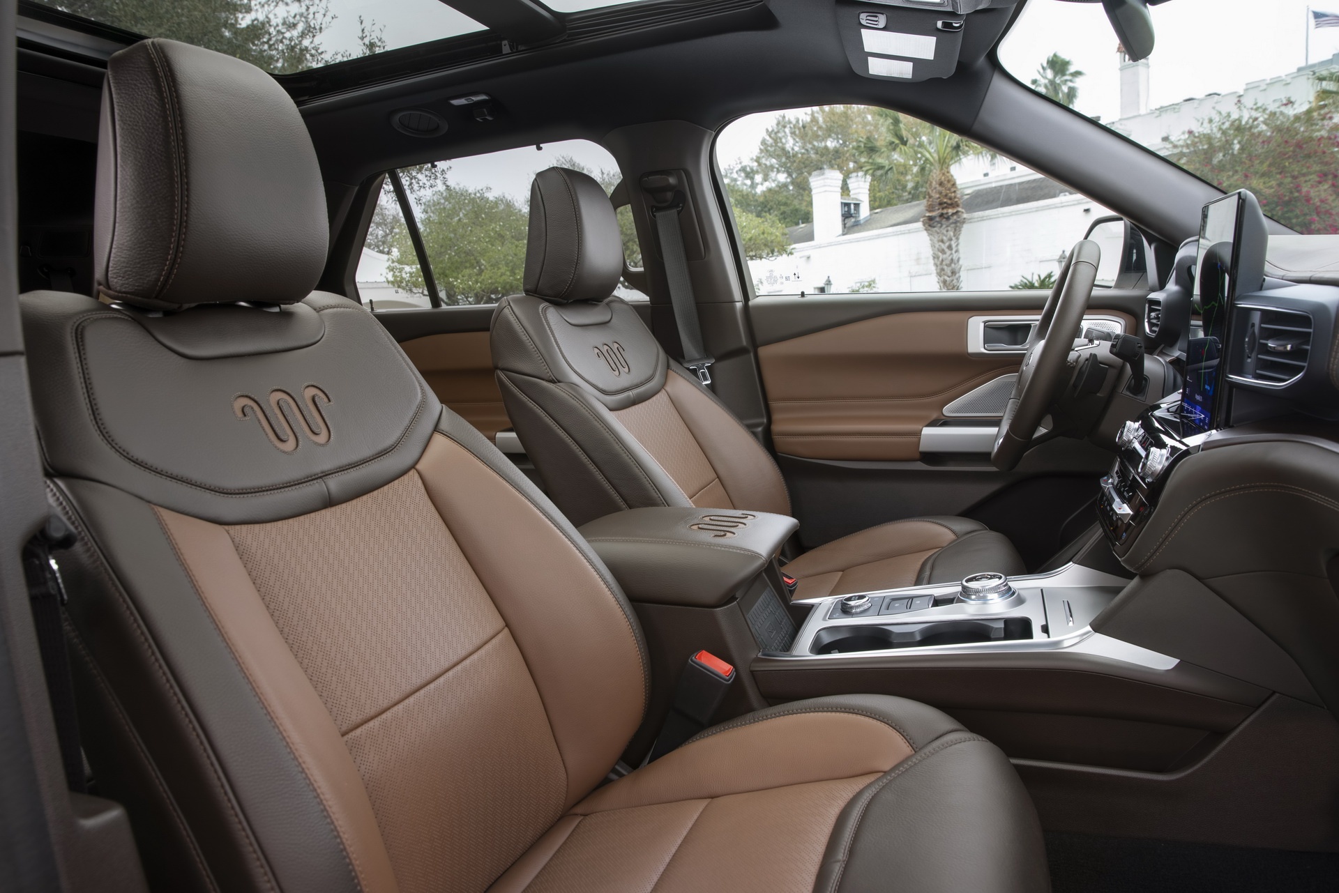 Ford Explorer King Ranch ra mắt ảnh 3 Ford Explorer King Ranch ra mat anh 3
