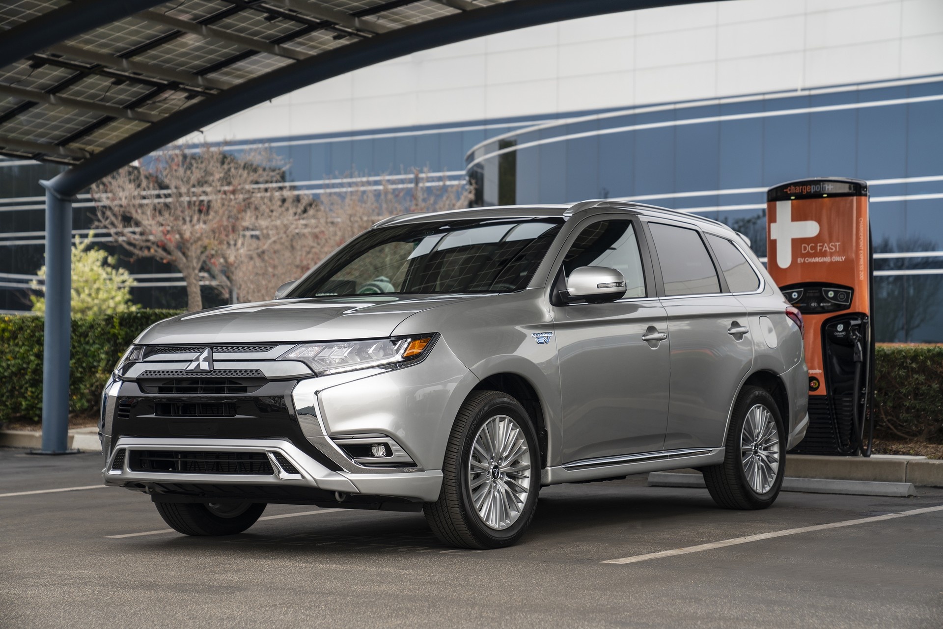 Mitsubishi Outlander PHEV 2021 ra mắt ảnh 1 Mitsubishi Outlander PHEV 2021 ra mat anh 1