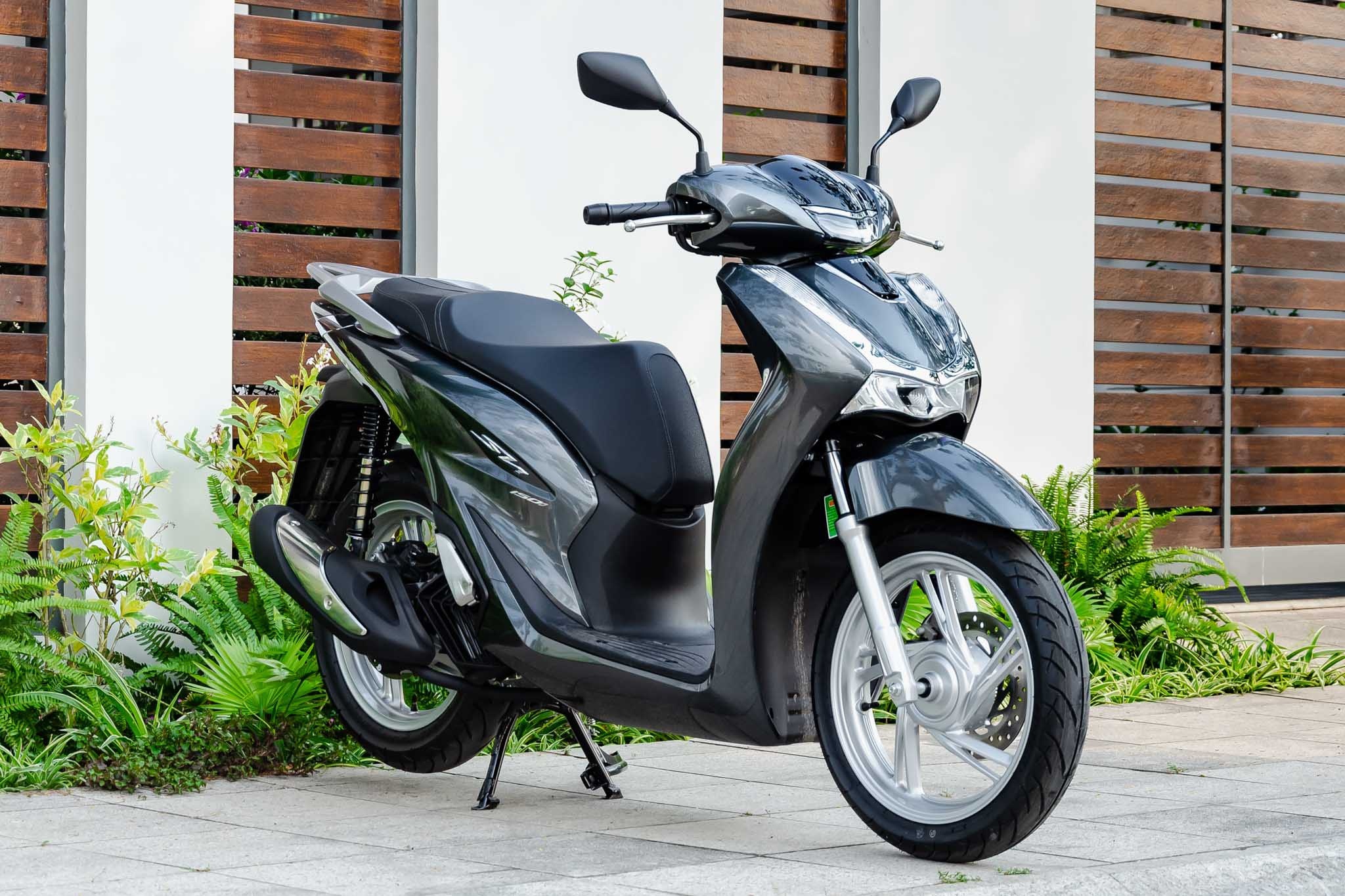 Honda SH bi 'doi gia' hon 20 trieu dong sau Tet anh 2