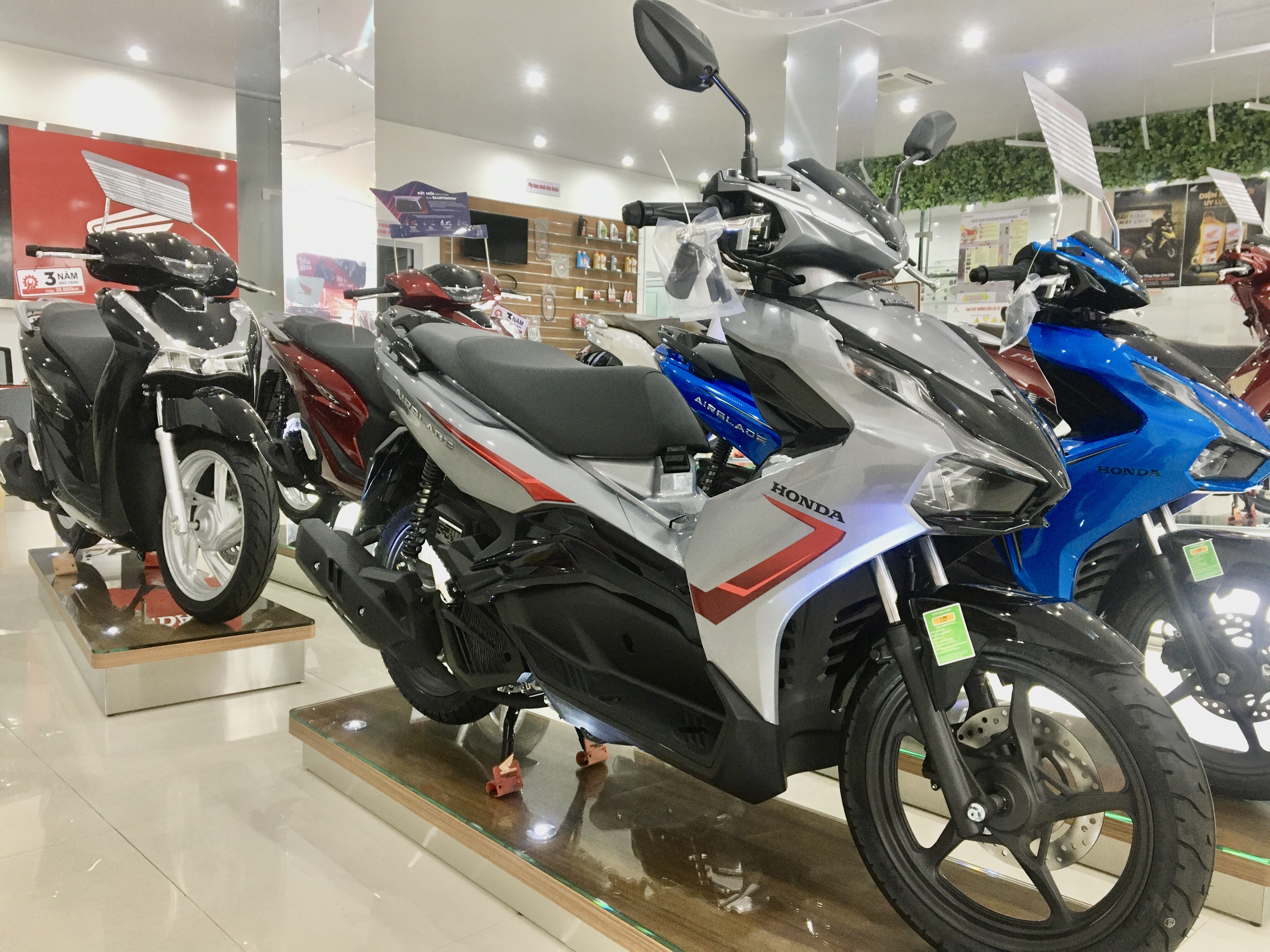 Honda SH bi 'doi gia' hon 20 trieu dong sau Tet anh 1