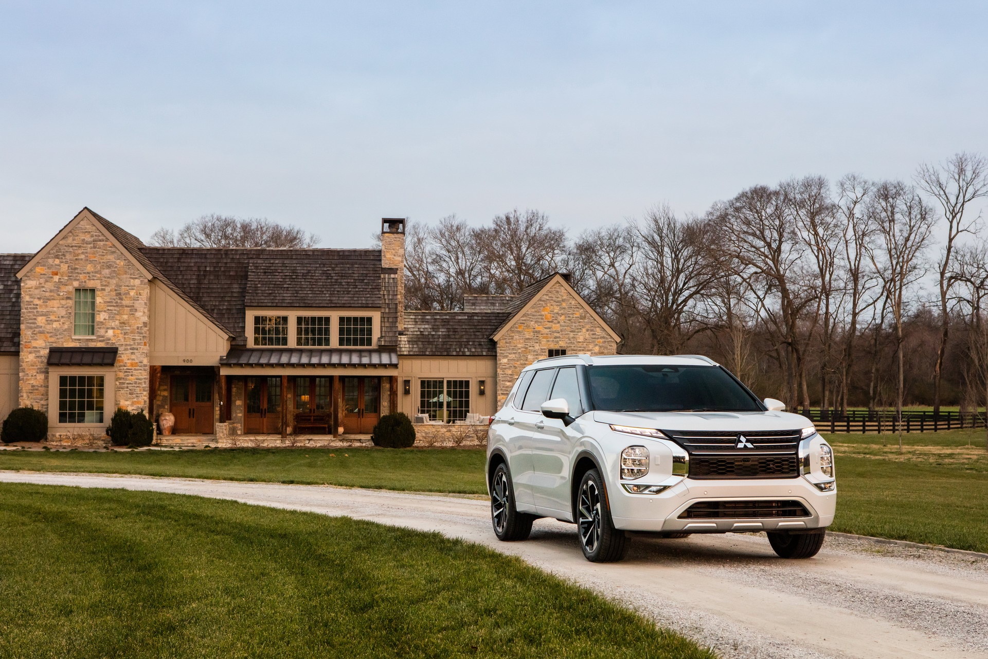 Mitsubishi Outlander 2022 có giá tại Mỹ ảnh 1 Mitsubishi Outlander 2022 co gia tai My anh 1