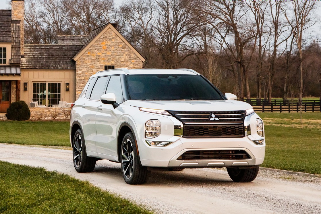 Mitsubishi Outlander 2022 co gia tu 26.990 USD tai My hinh anh