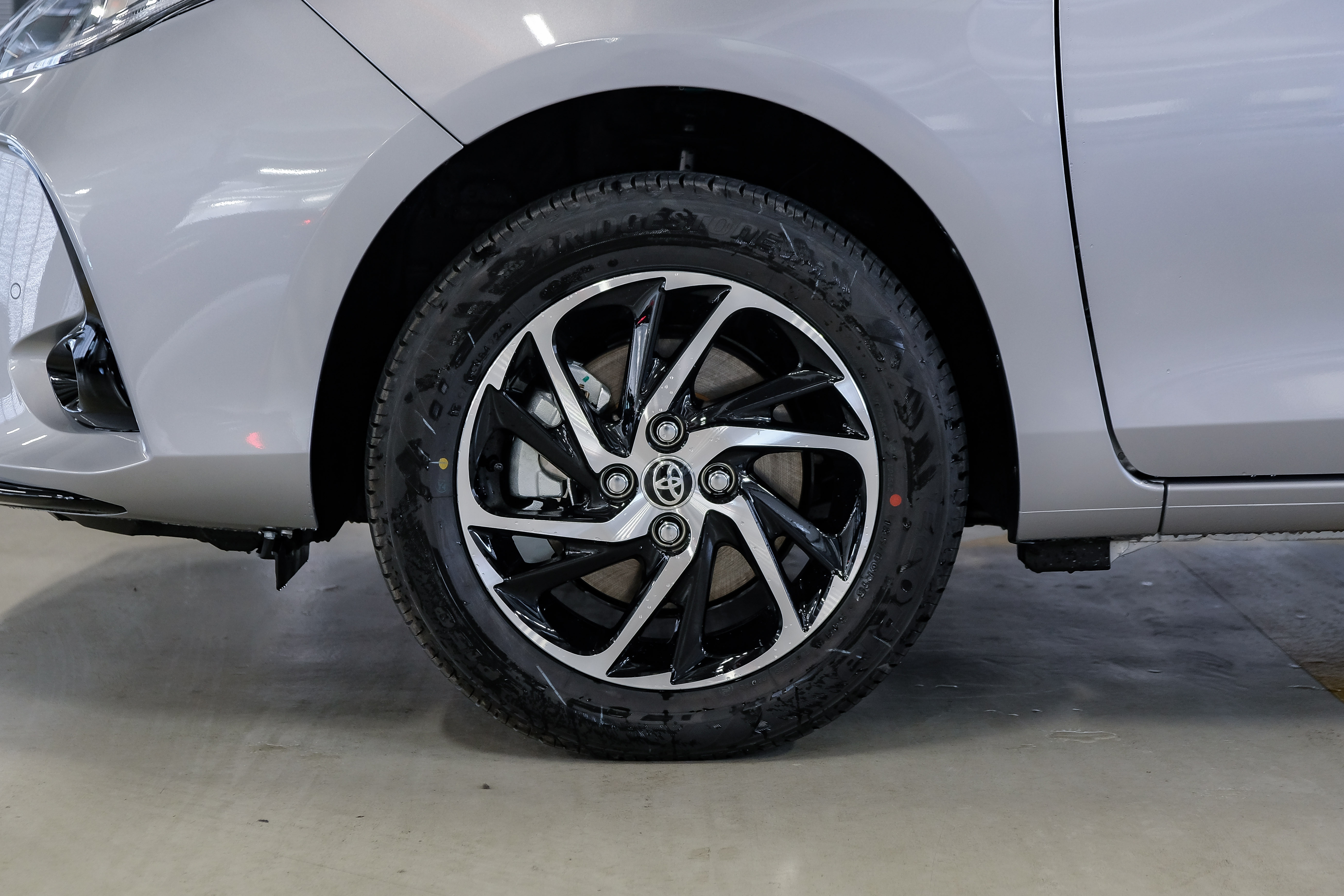 Gia lan banh cac mau sedan pho thong anh 5