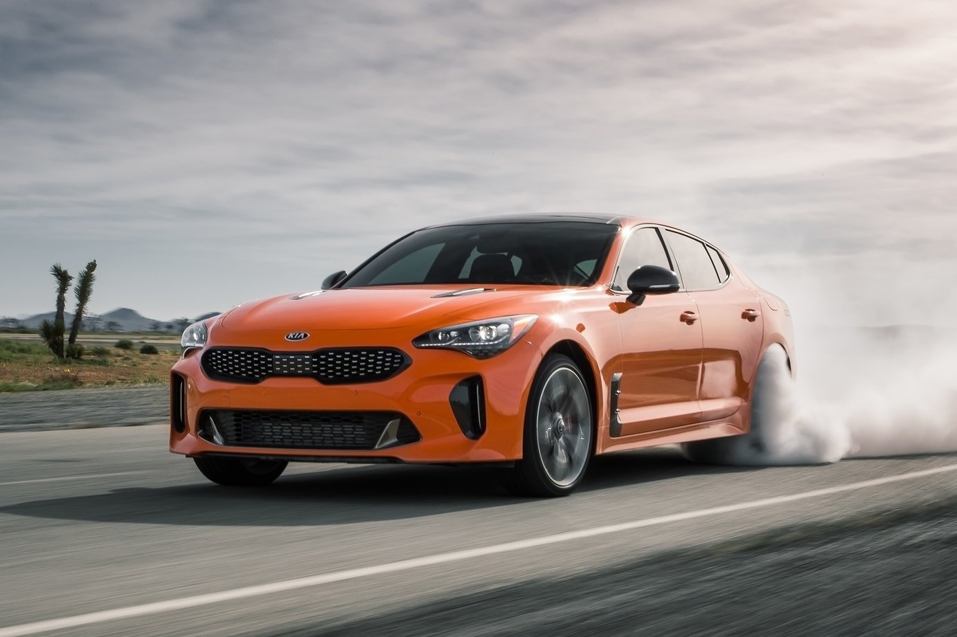 Kia Stinger 2022 duoc nang suc manh dong co, tang gia ban hinh anh