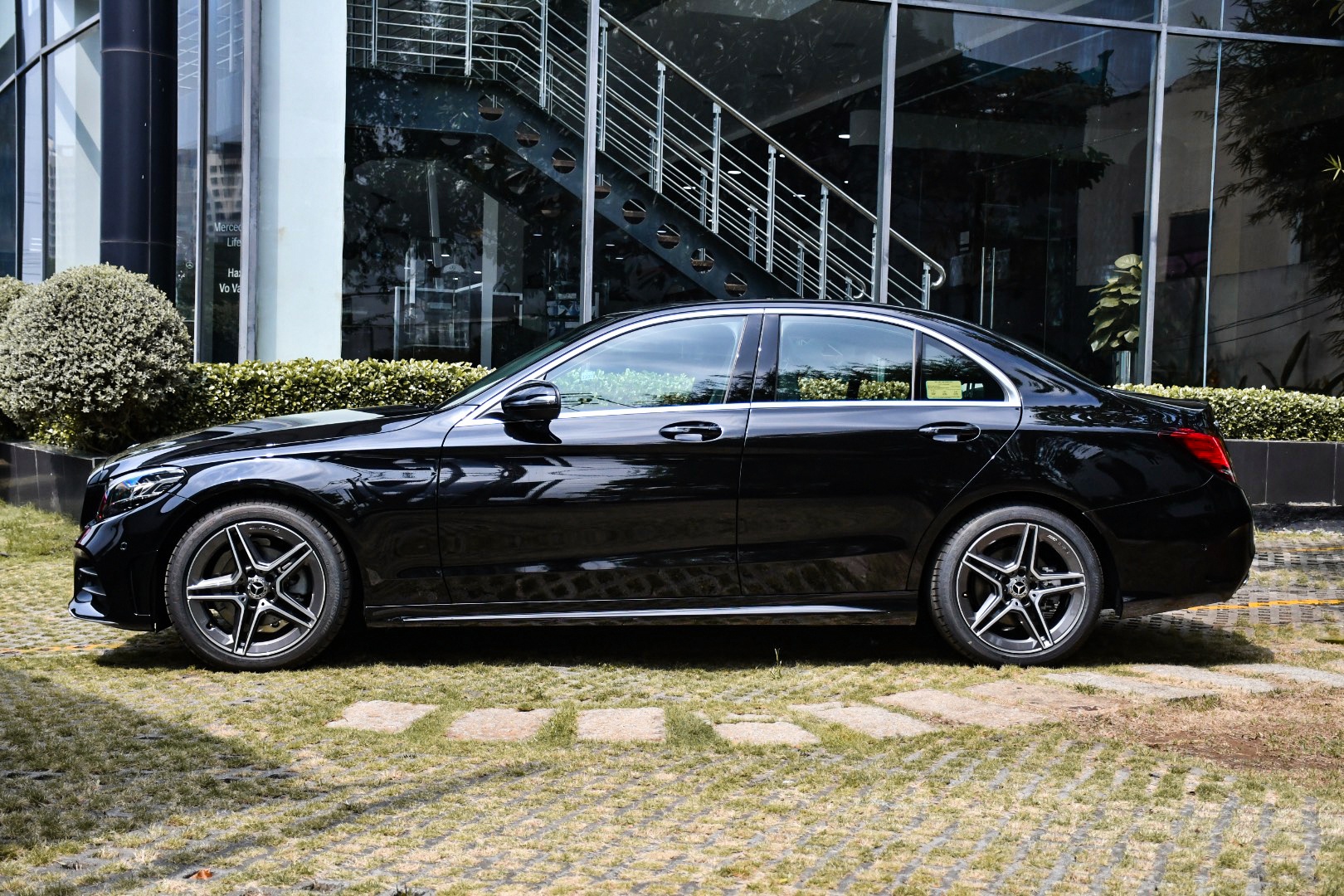Mercedes-Benz C 180 AMG ra mắt ảnh 9 Mercedes-Benz C 180 AMG ra mat anh 9