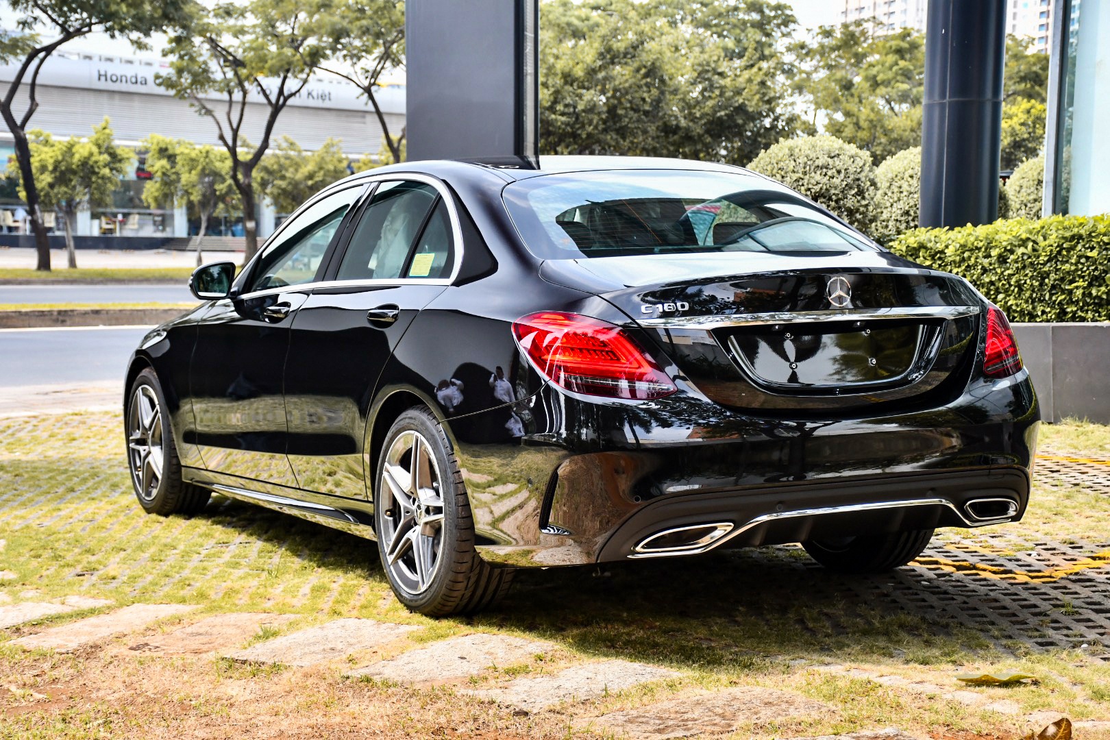 Mercedes-Benz C 180 AMG ra mắt ảnh 2 Mercedes-Benz C 180 AMG ra mat anh 2