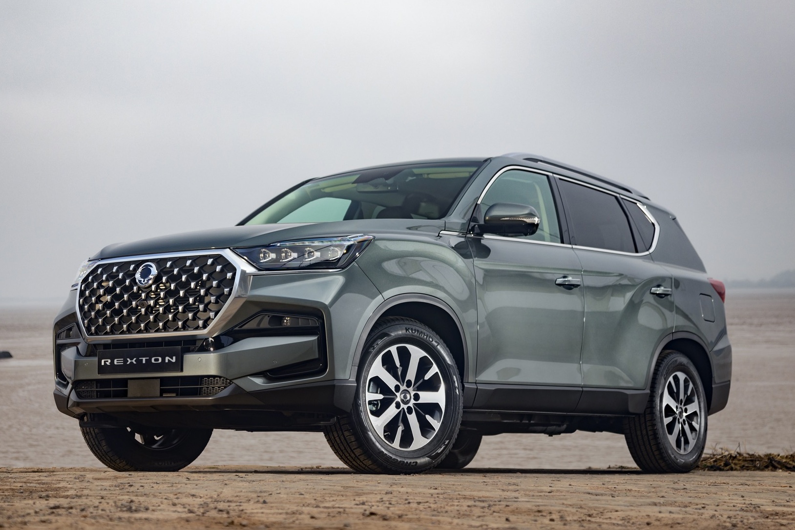 SsangYong Rexton 2021 duoc ra mat tai Anh hinh anh