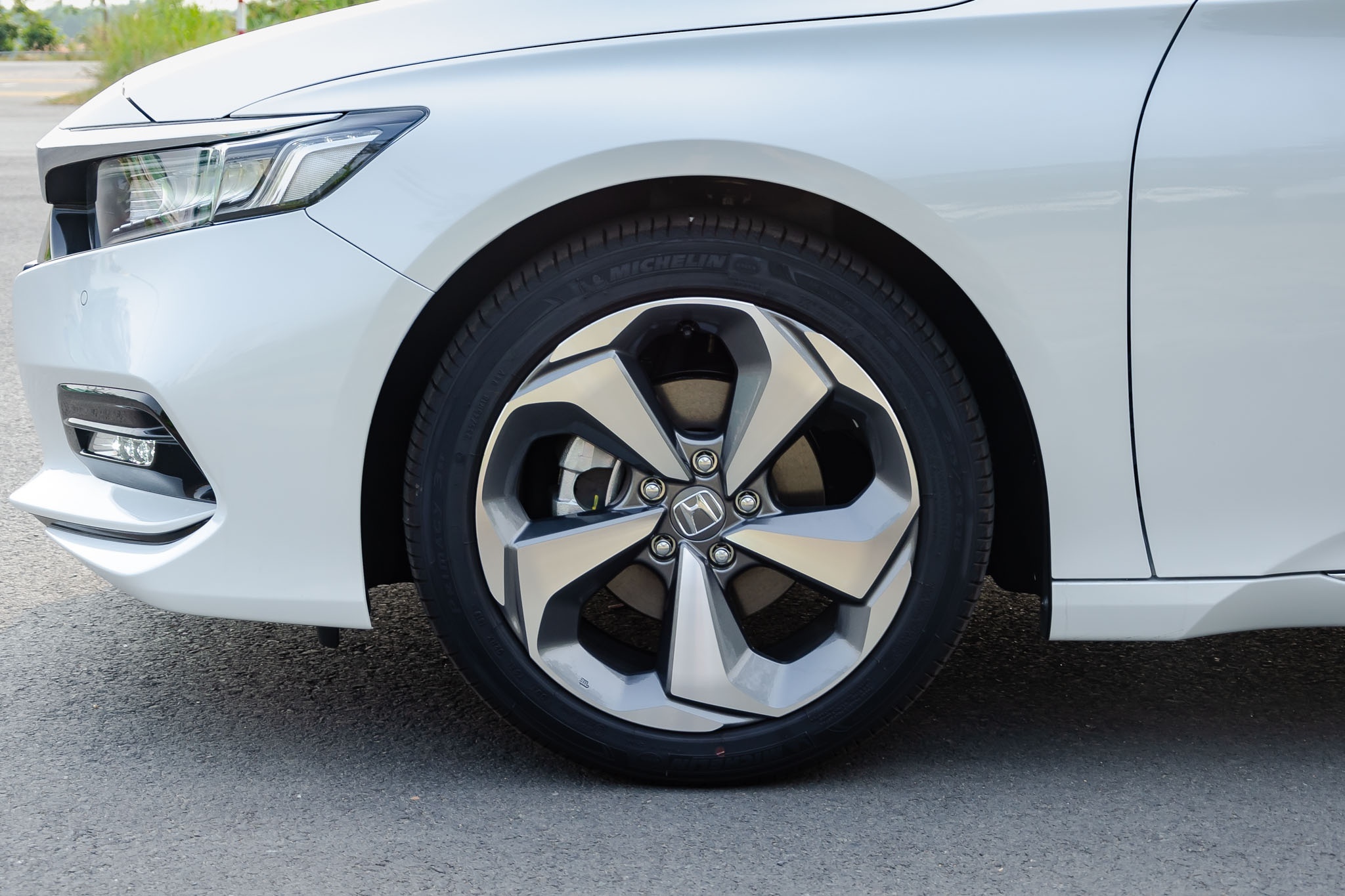 So sánh Mercedes-Benz C 180 AMG và Honda Accord ảnh 9 So sanh Mercedes-Benz C 180 AMG va Honda Accord anh 9