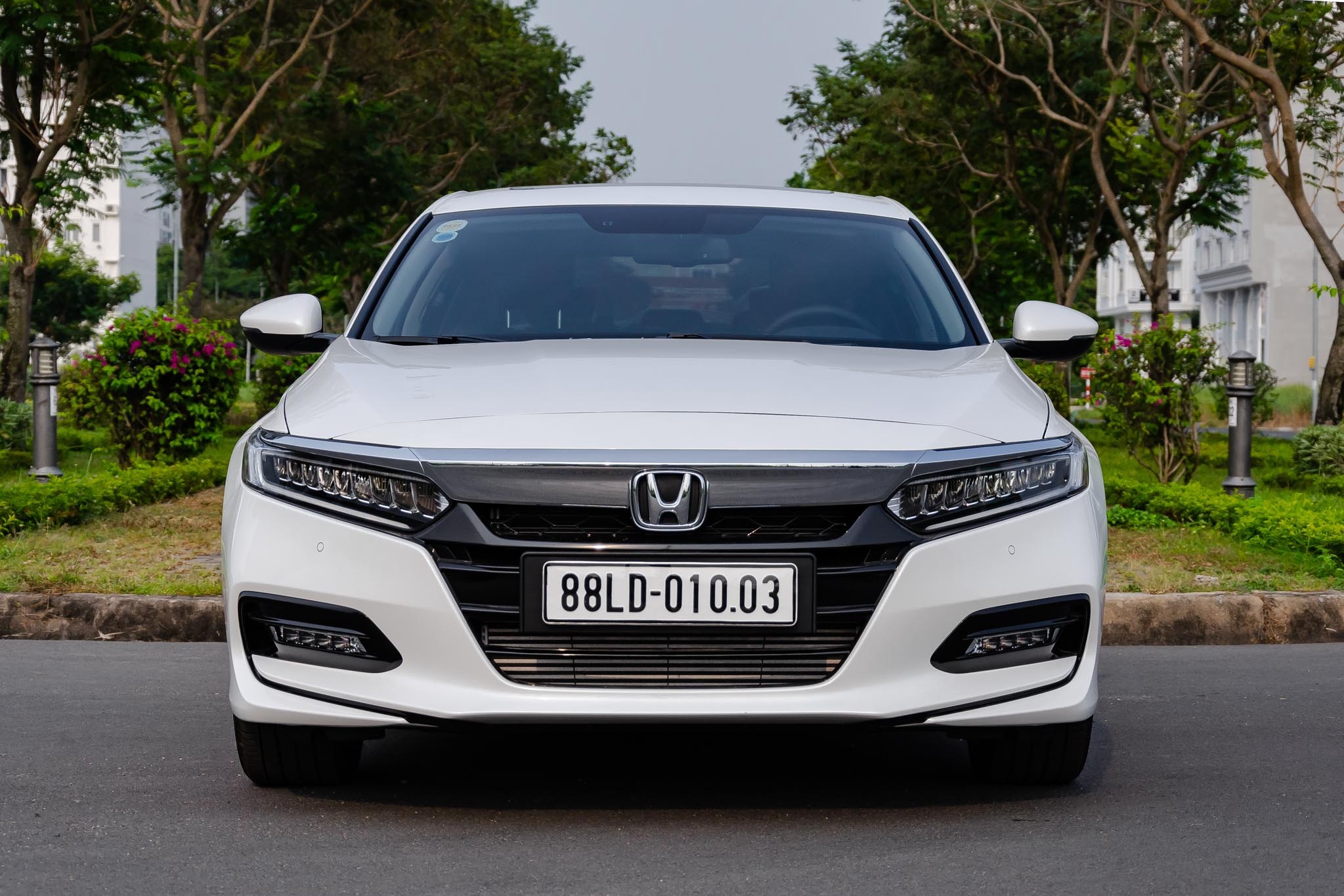 So sánh Mercedes-Benz C 180 AMG và Honda Accord ảnh 21 So sanh Mercedes-Benz C 180 AMG va Honda Accord anh 21