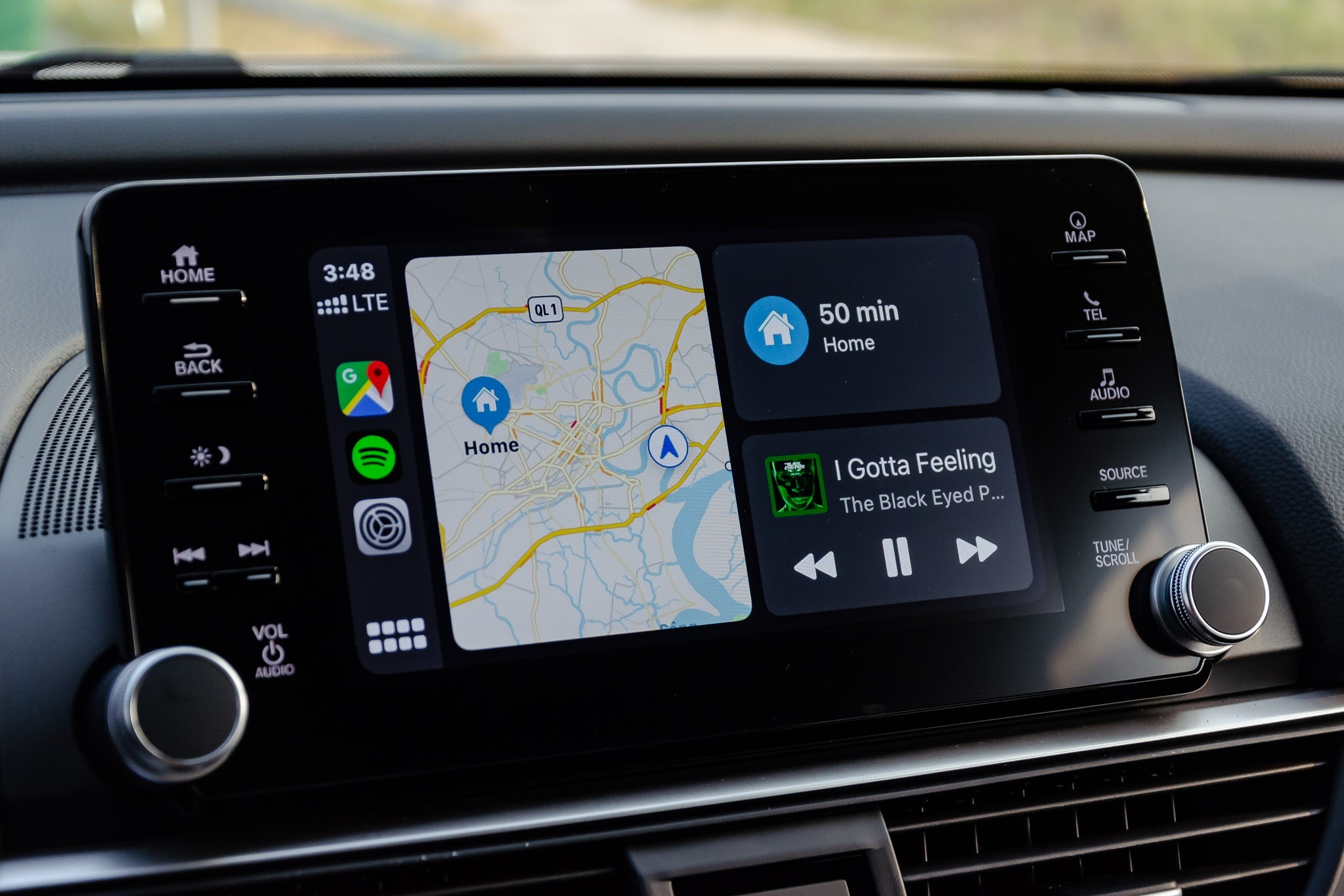 So sánh Mercedes-Benz C 180 AMG và Honda Accord ảnh 13 So sanh Mercedes-Benz C 180 AMG va Honda Accord anh 13