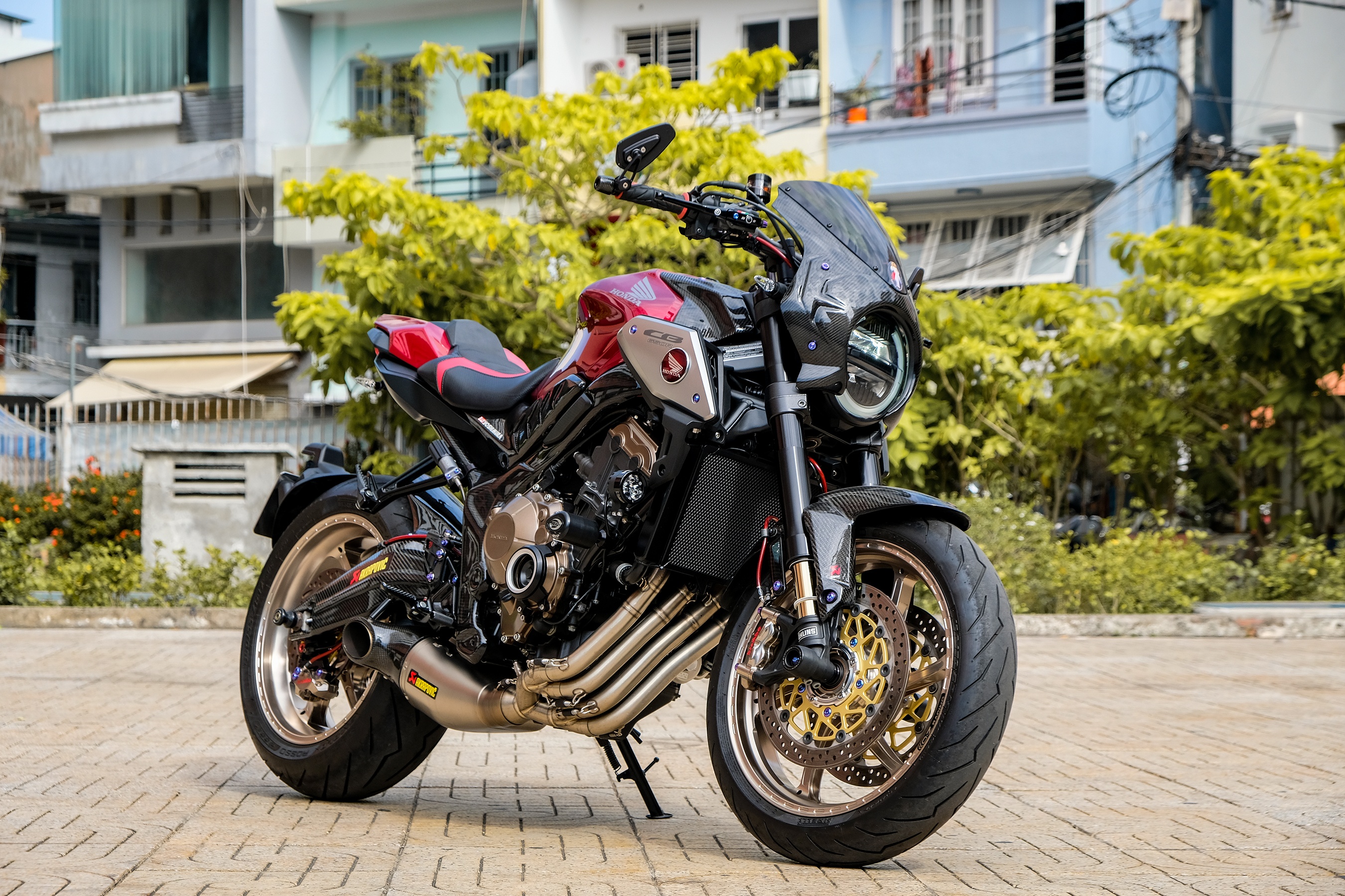 Honda CB650R ham ho voi goi do 300 trieu dong tai TP.HCM hinh anh