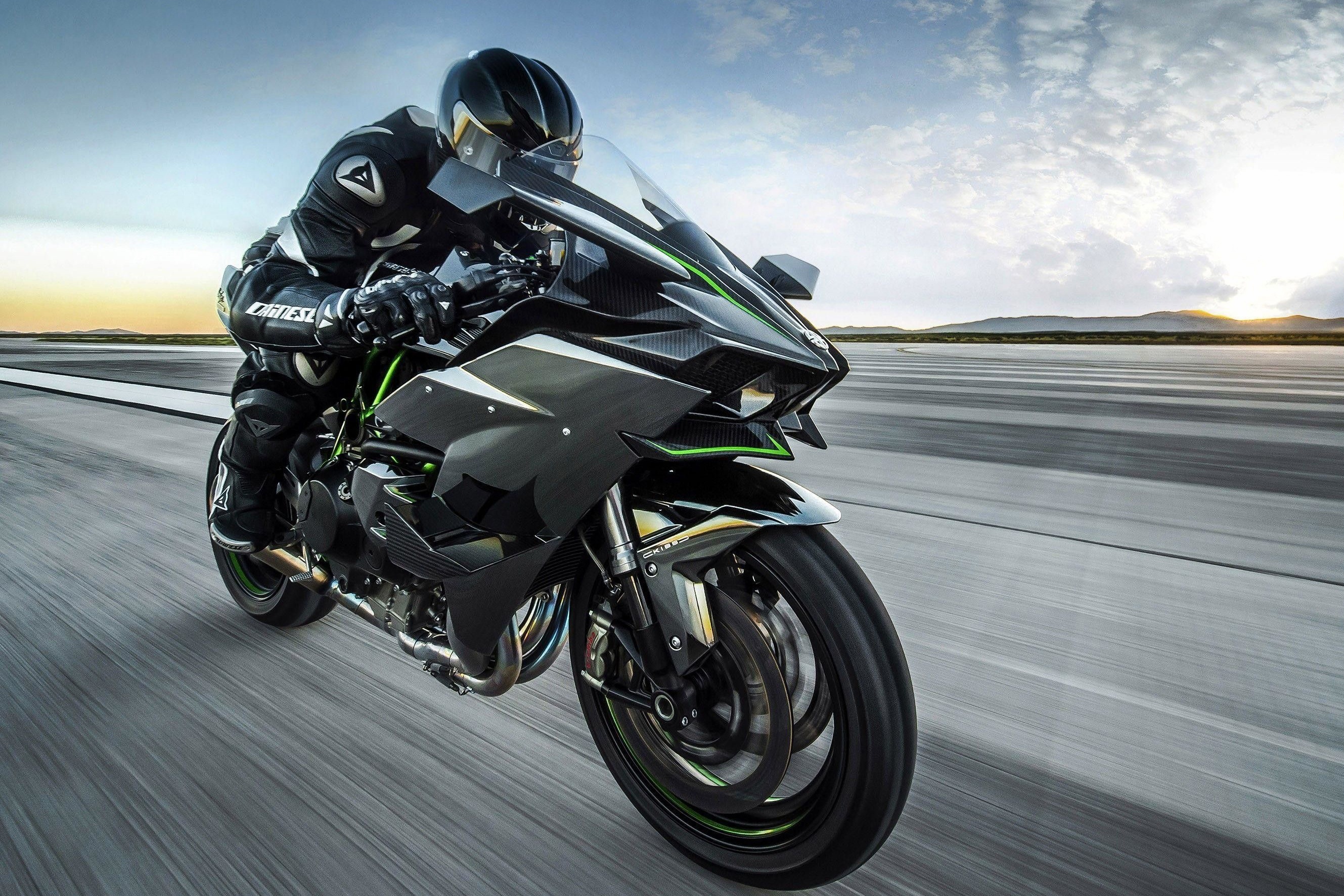 Toc do toi da cua moto la bao nhieu? hinh anh