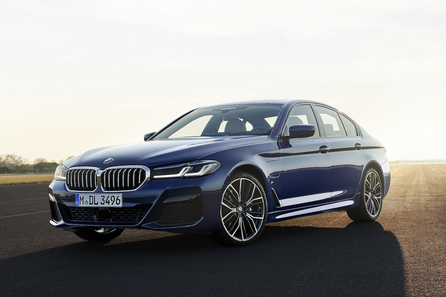 BMW 5-Series 2021 sap ra mat tai Malaysia, can ke ngay ve Viet Nam hinh anh