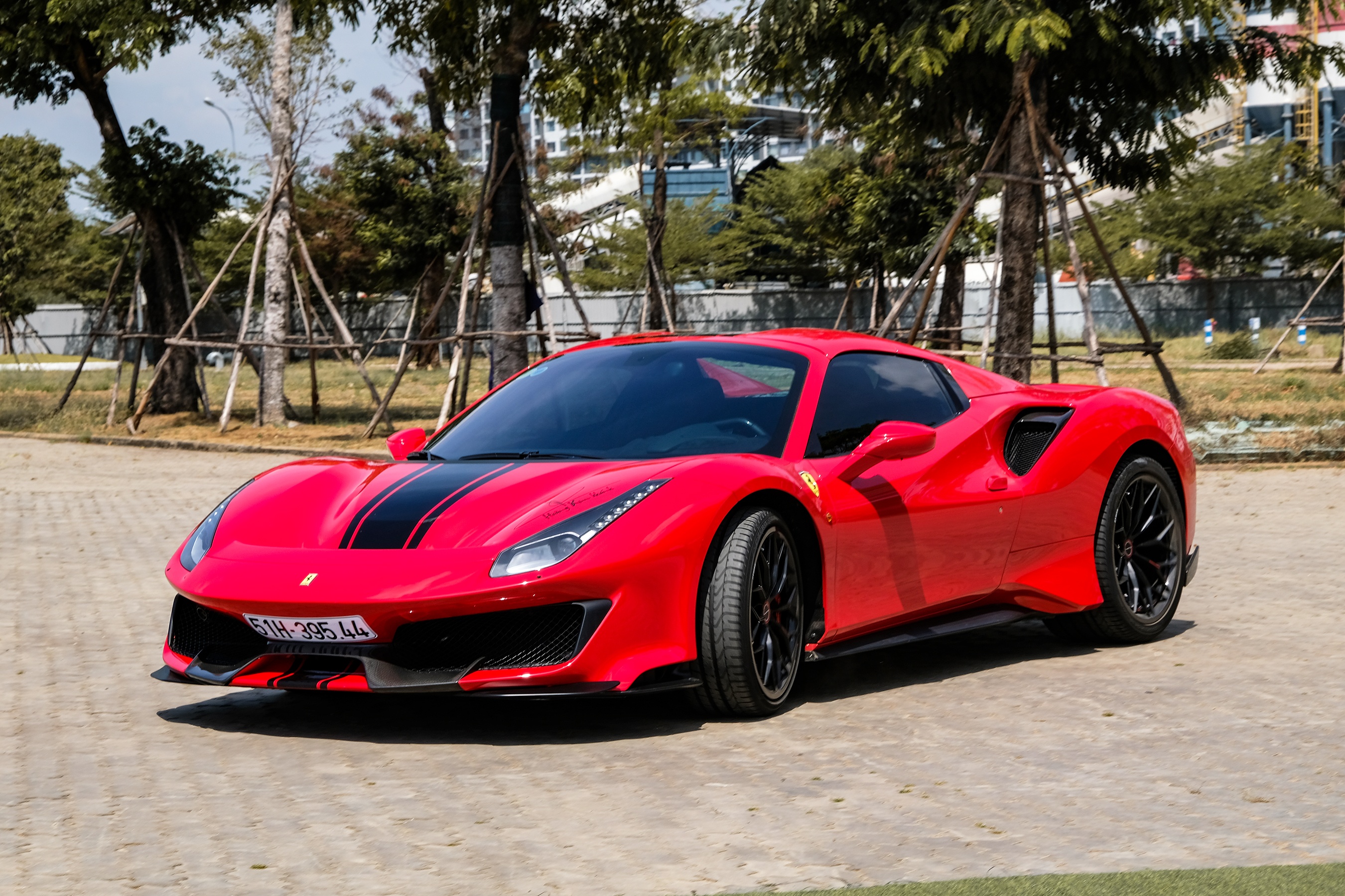 Minh Nhua lai Pagani anh 8