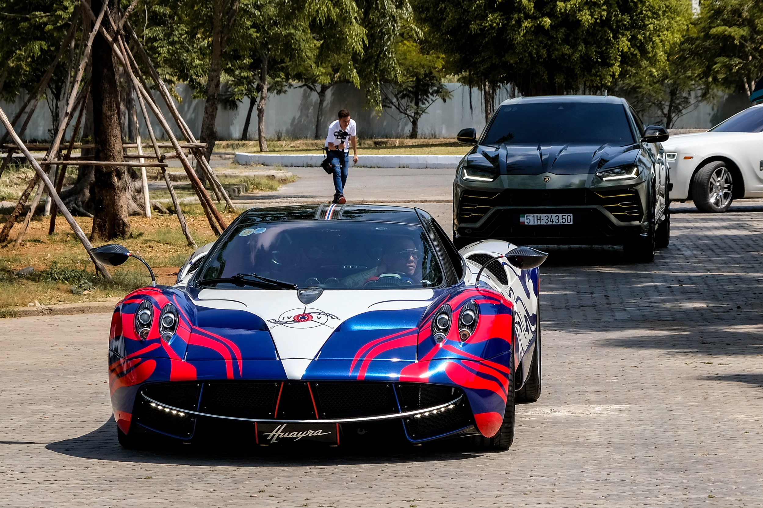Minh Nhua lai Pagani Huayra den buoi hop sieu xe tai TP.HCM hinh anh