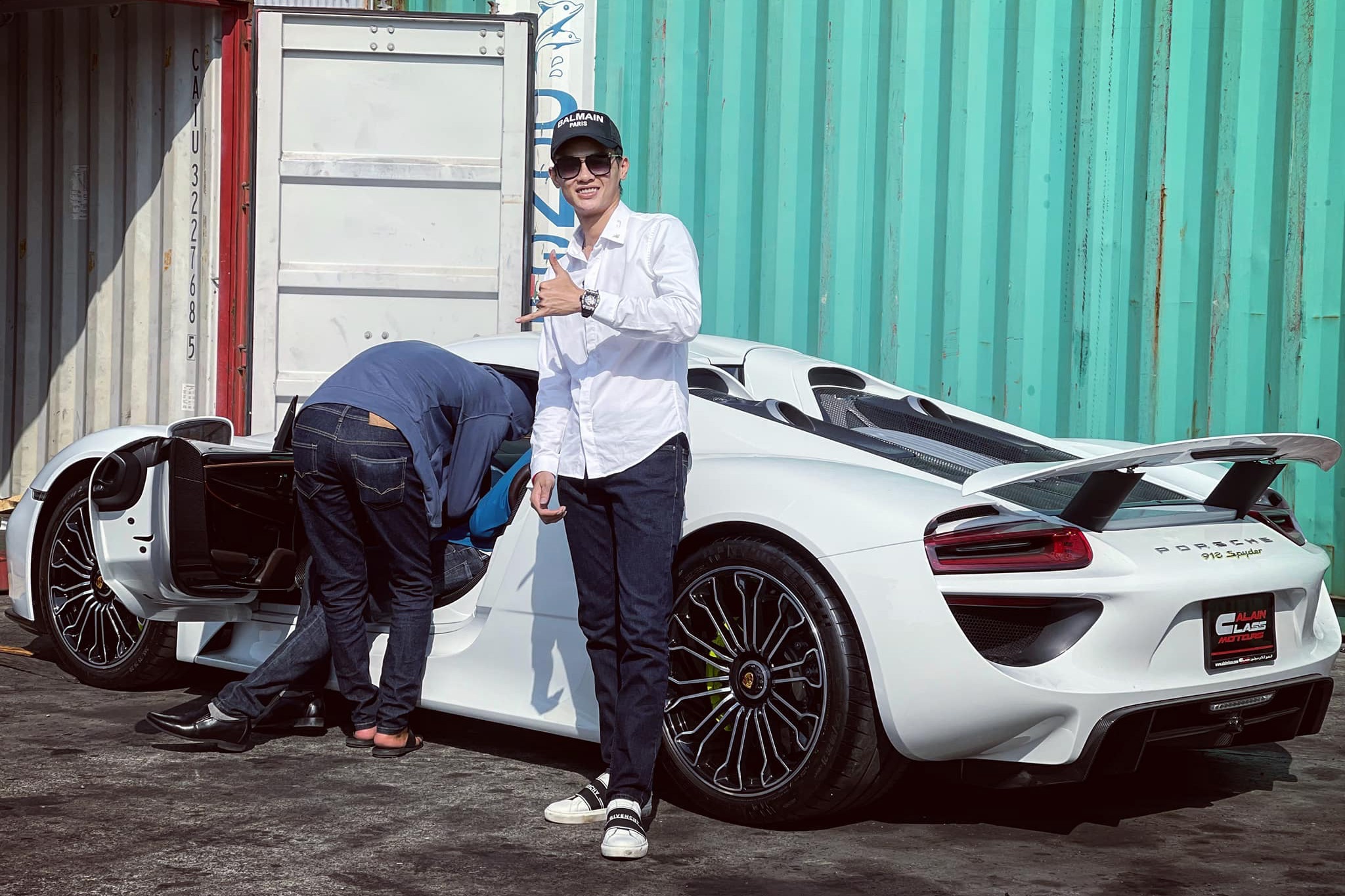 Porsche 918 Spyder dau tien duoc mang ve Viet Nam hinh anh