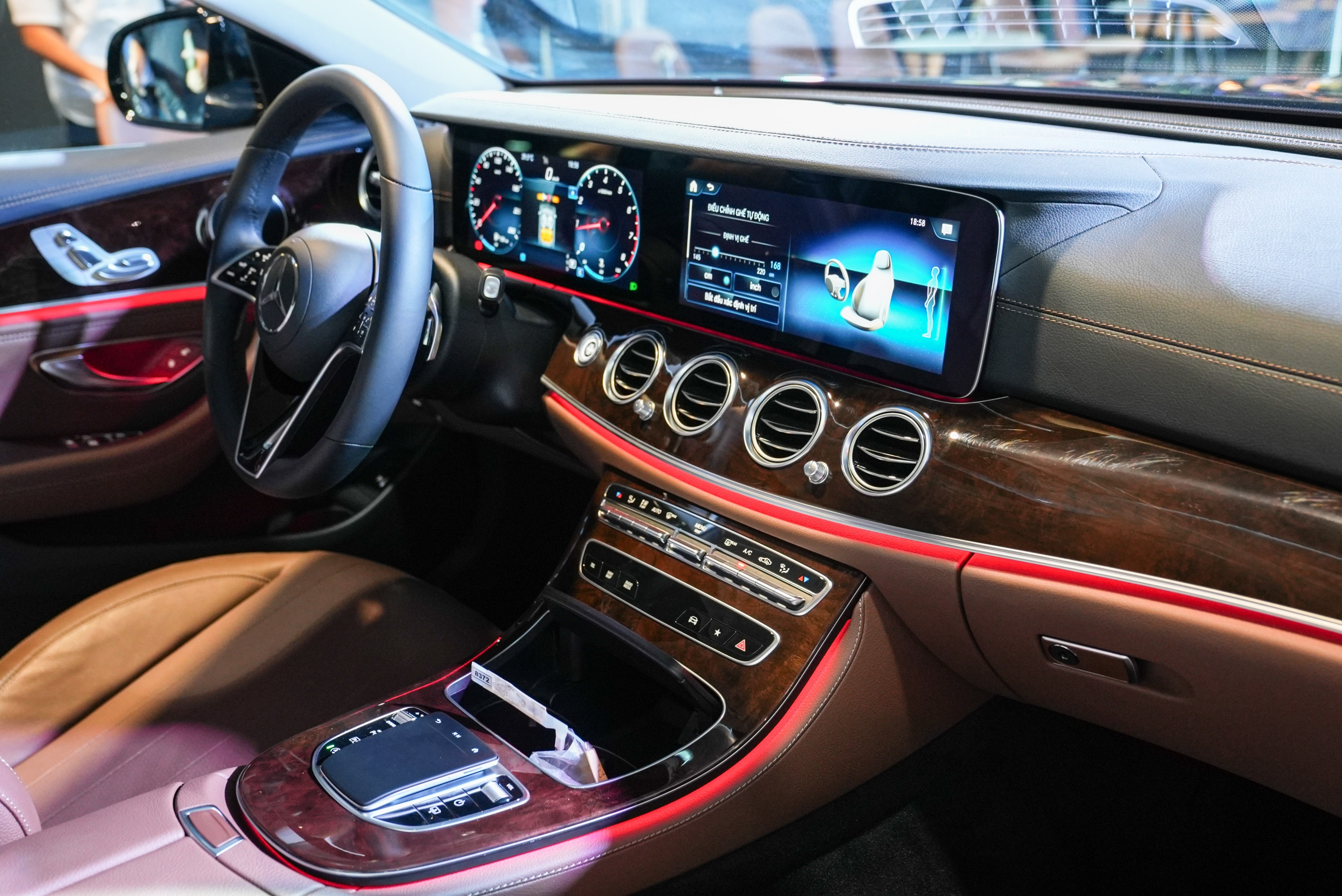 Mercedes-Benz E-Class 2021 khac biet gi voi doi cu anh 7