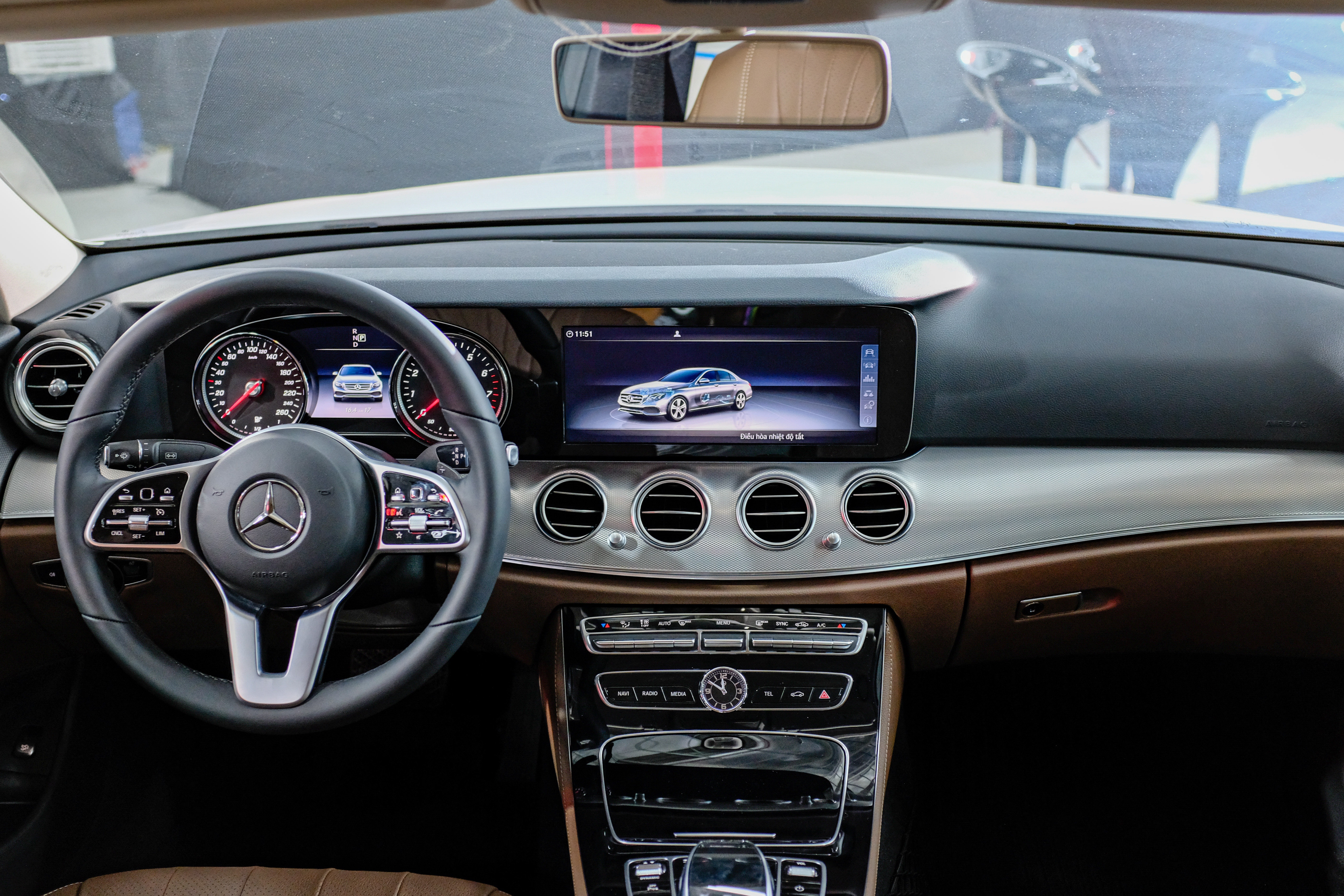 Mercedes-Benz E-Class 2021 khac biet gi voi doi cu anh 6