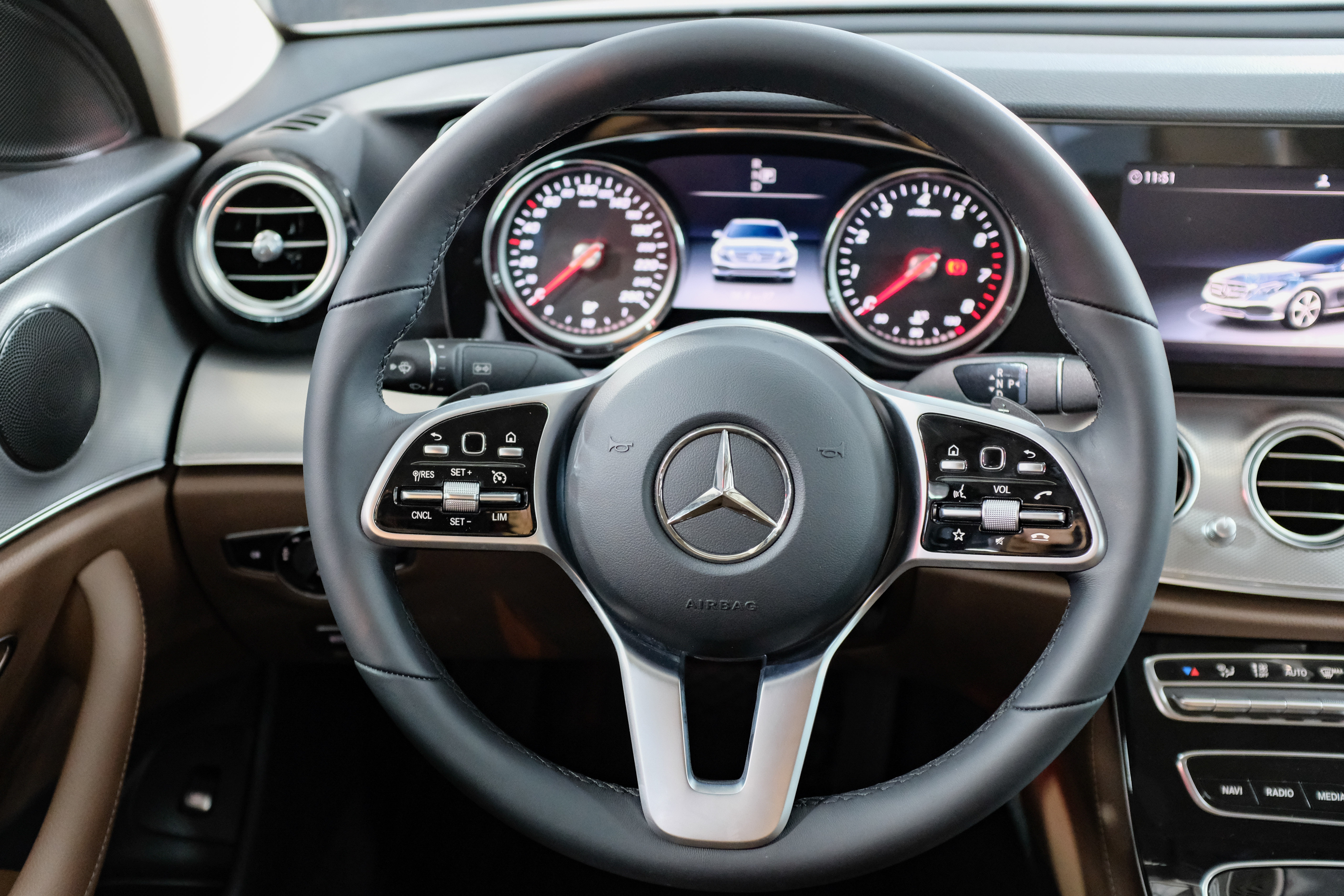 Mercedes-Benz E-Class 2021 khac biet gi voi doi cu anh 8