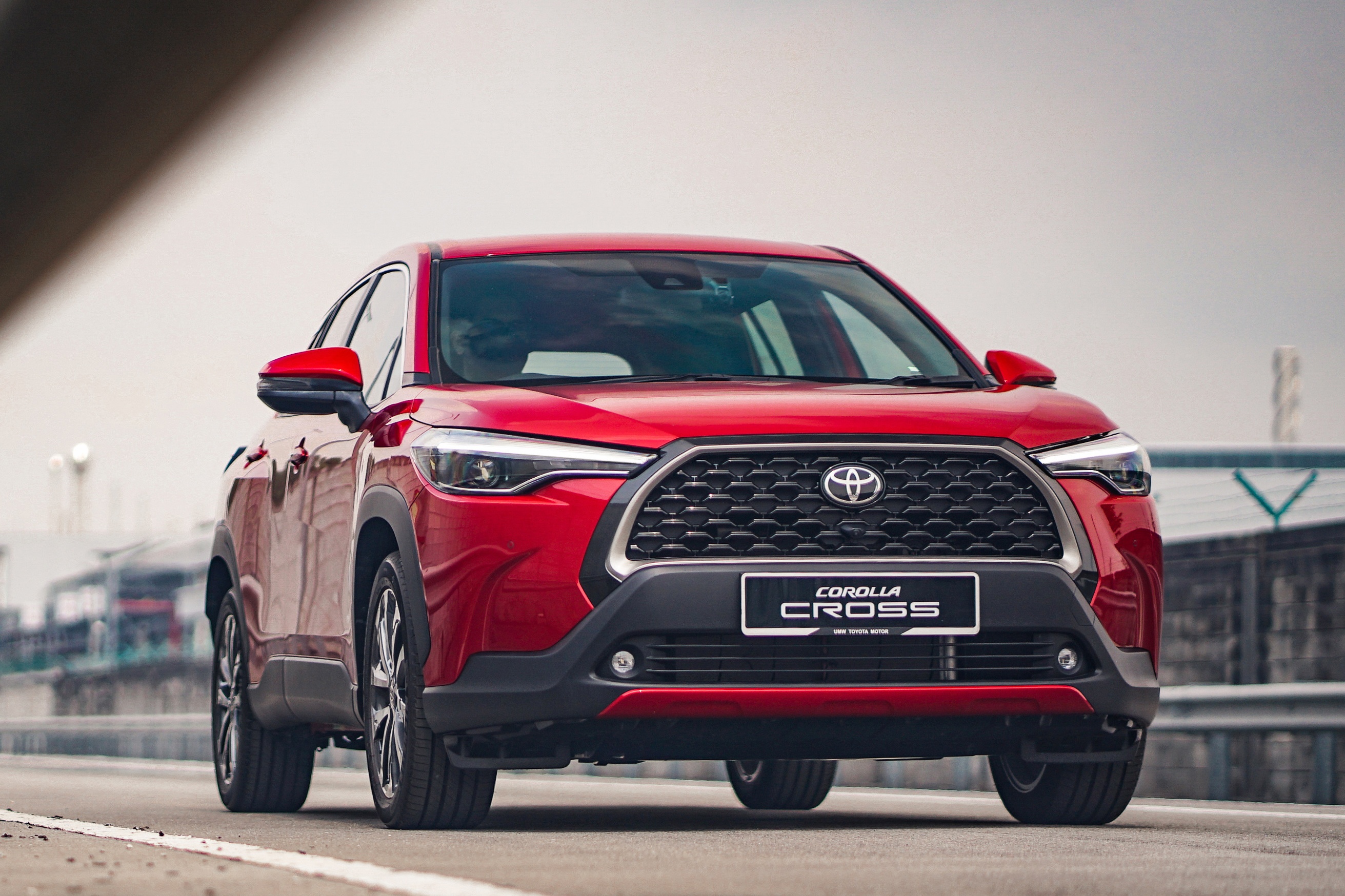 Toyota Corolla Cross duoc ra mat tai Malaysia, khong co ban hybrid hinh anh