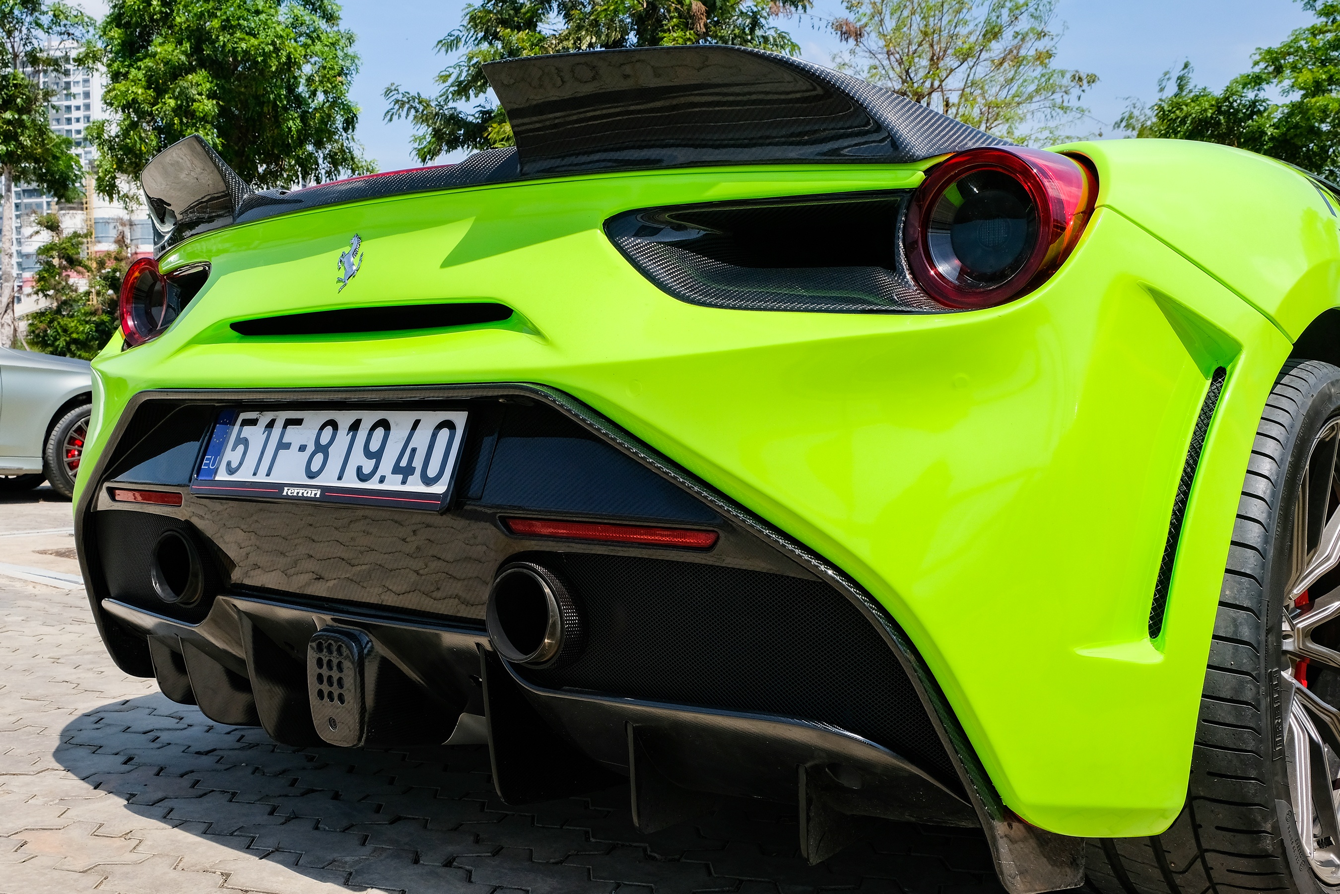 Ferrari 488 GTB do SVR doi mau moi anh 10