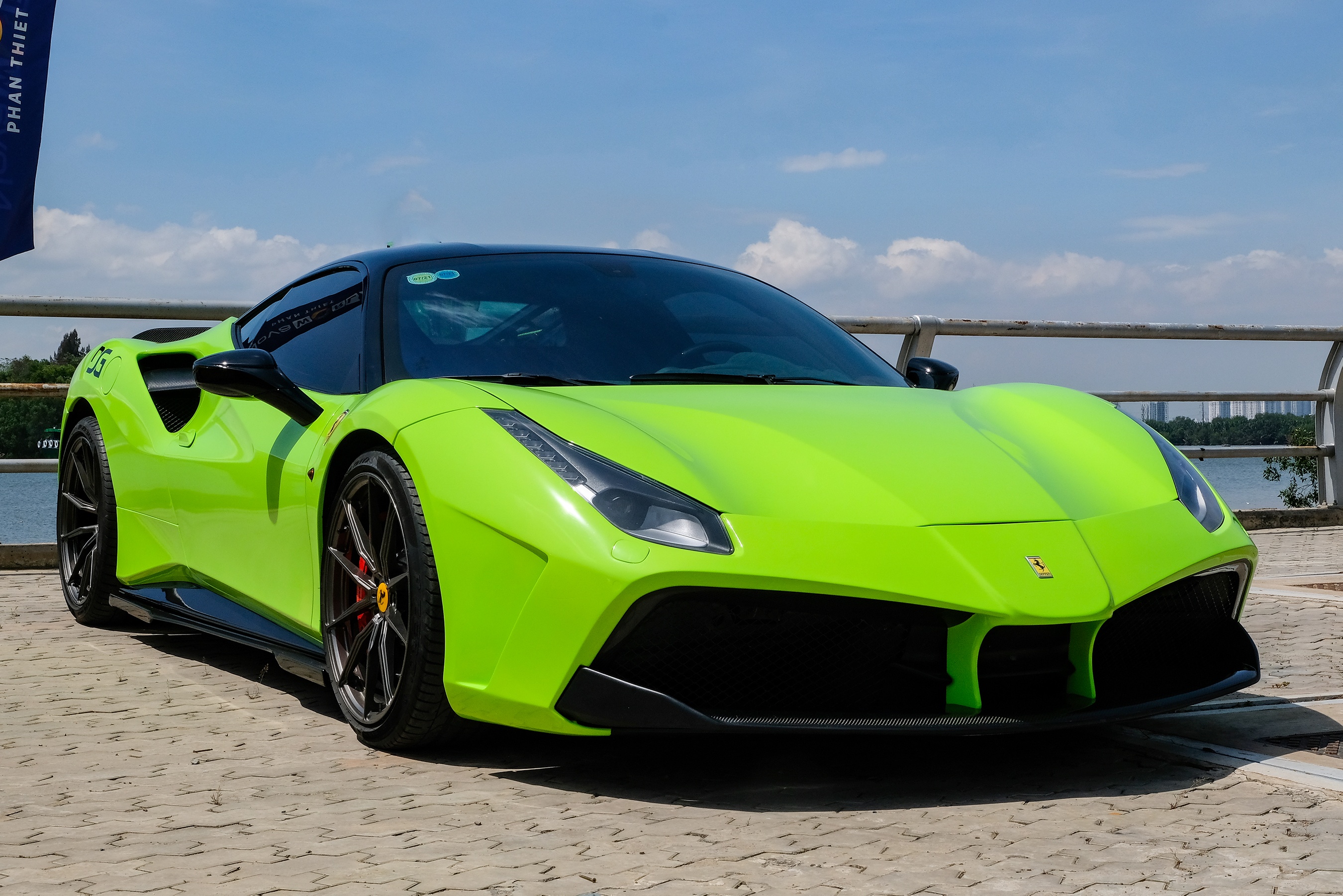 Ferrari 488 GTB do SVR doi mau moi truoc them hanh trinh sieu xe hinh anh