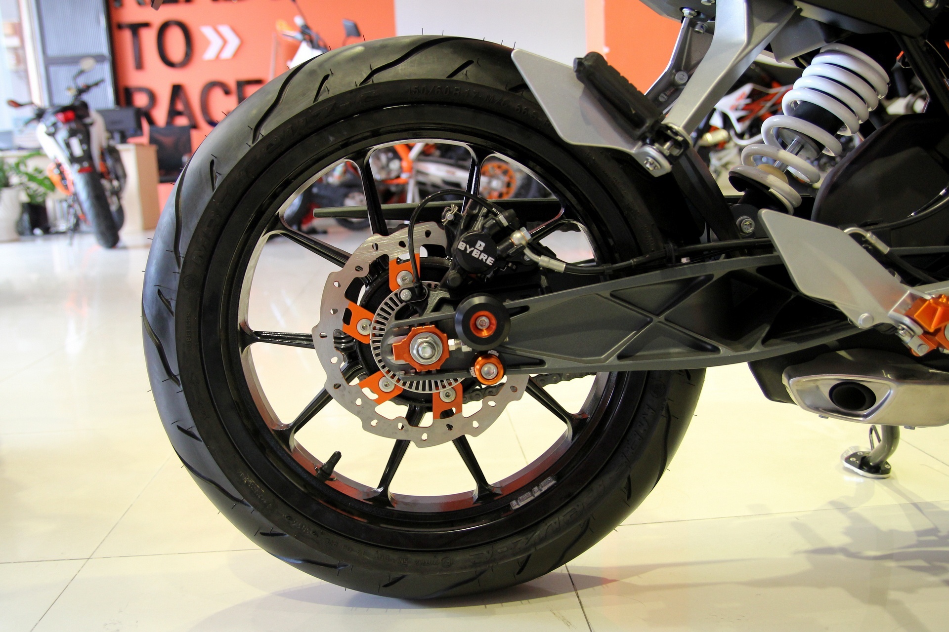 Nhung moto phan khoi lon gia re nhat Viet Nam anh 10