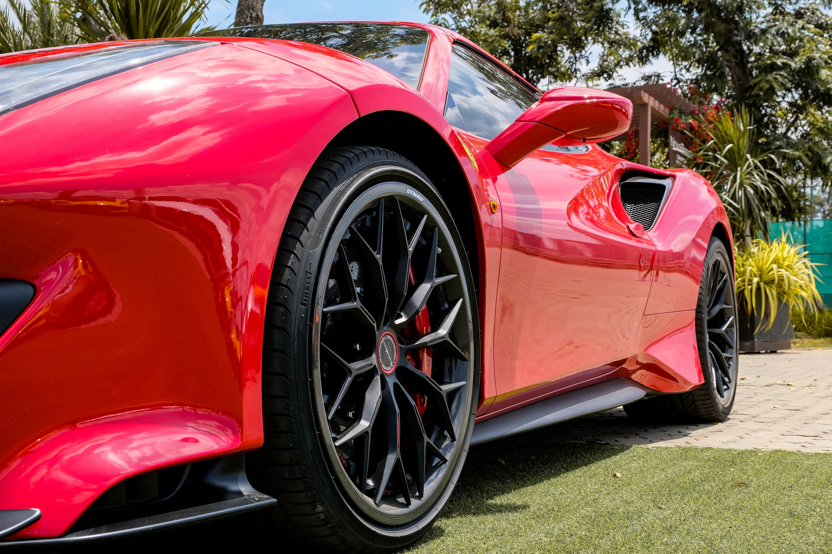 Ferrari 488 Pista Spider cua dai gia Hoang Kim Khanh anh 2
