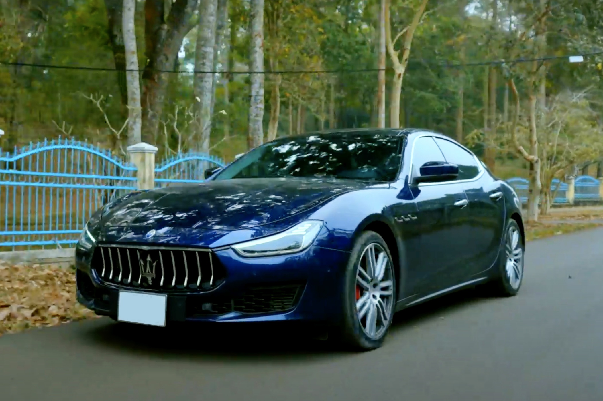 Toi di oto ve mien Tay dip le co bi ket xe khong? hinh anh