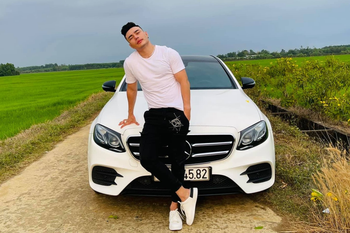 Le Duong Bao Lam lai oto truoc khi co bang? hinh anh