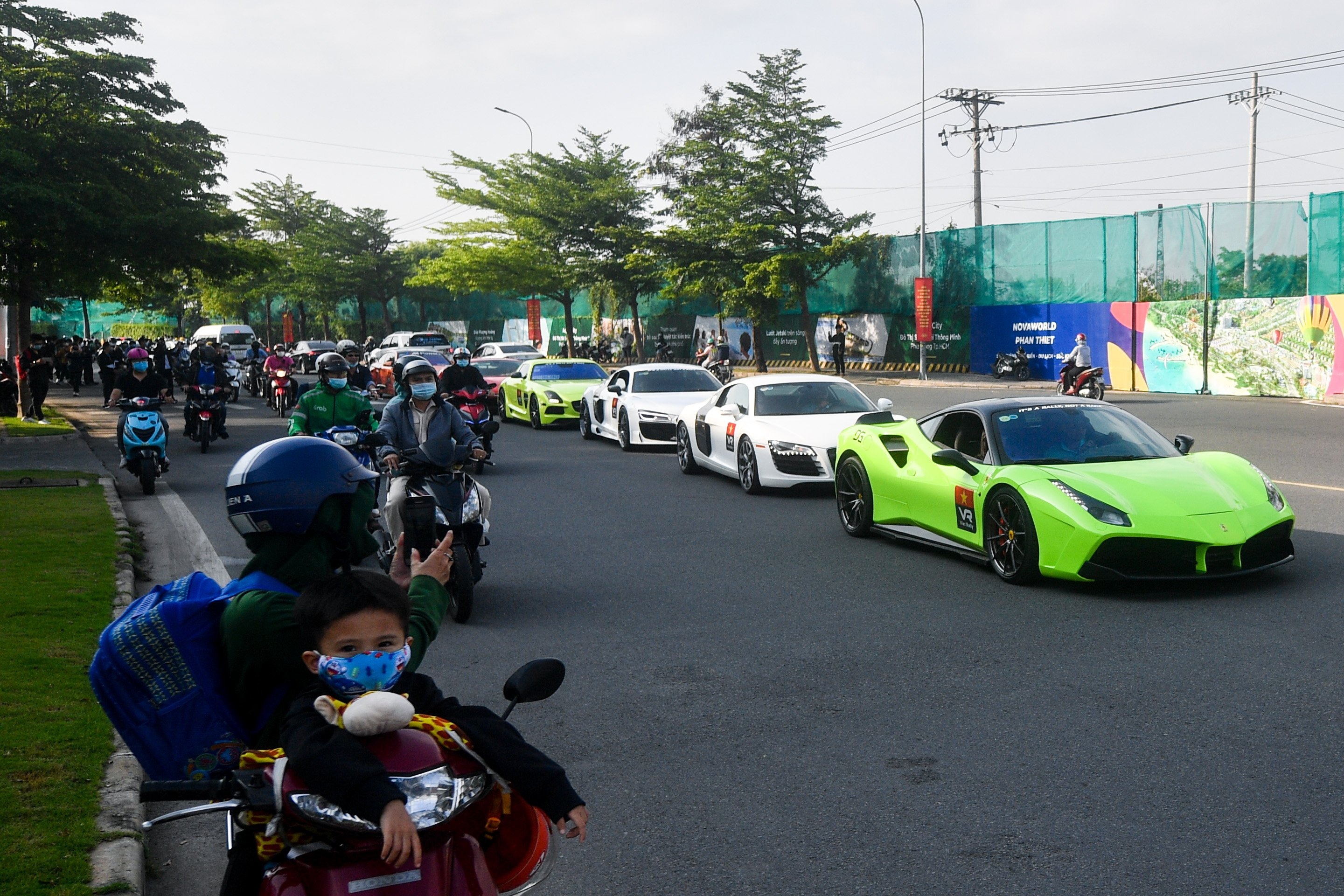 Lan dau toi tham gia hanh trinh sieu xe anh 2