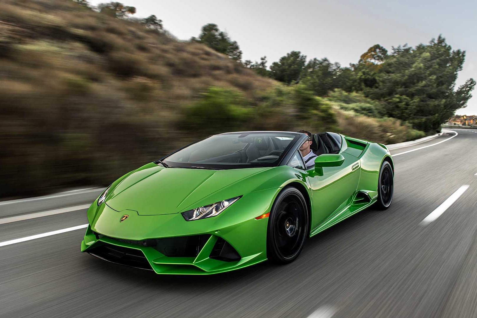 Ly do khien sieu xe, xe sieu sang dat khach giua mua dich hinh anh