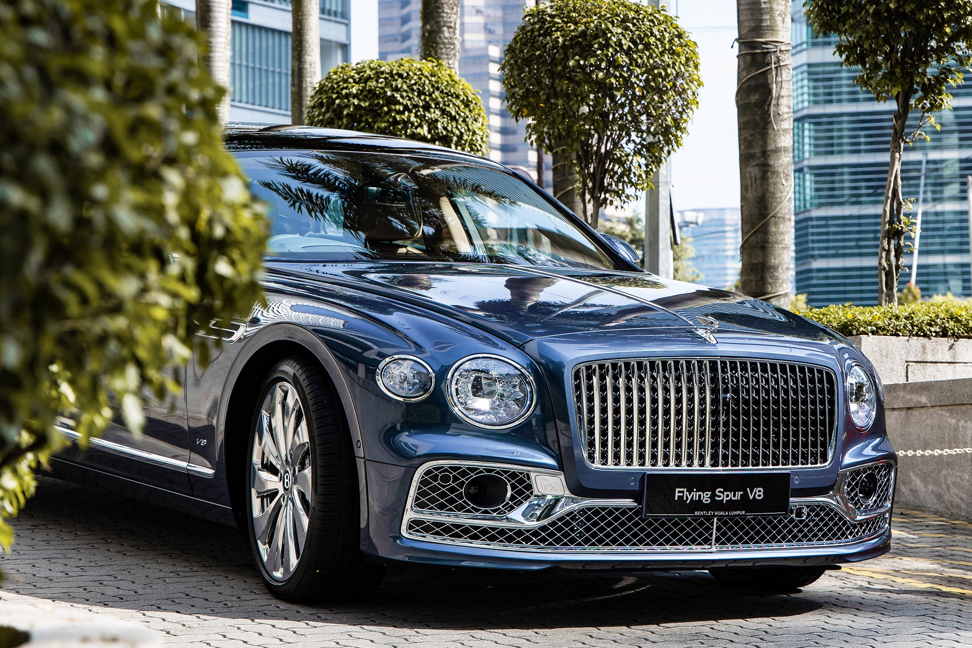 Bentley Flying Spur V8 2021 duoc ra mat tai Malaysia hinh anh