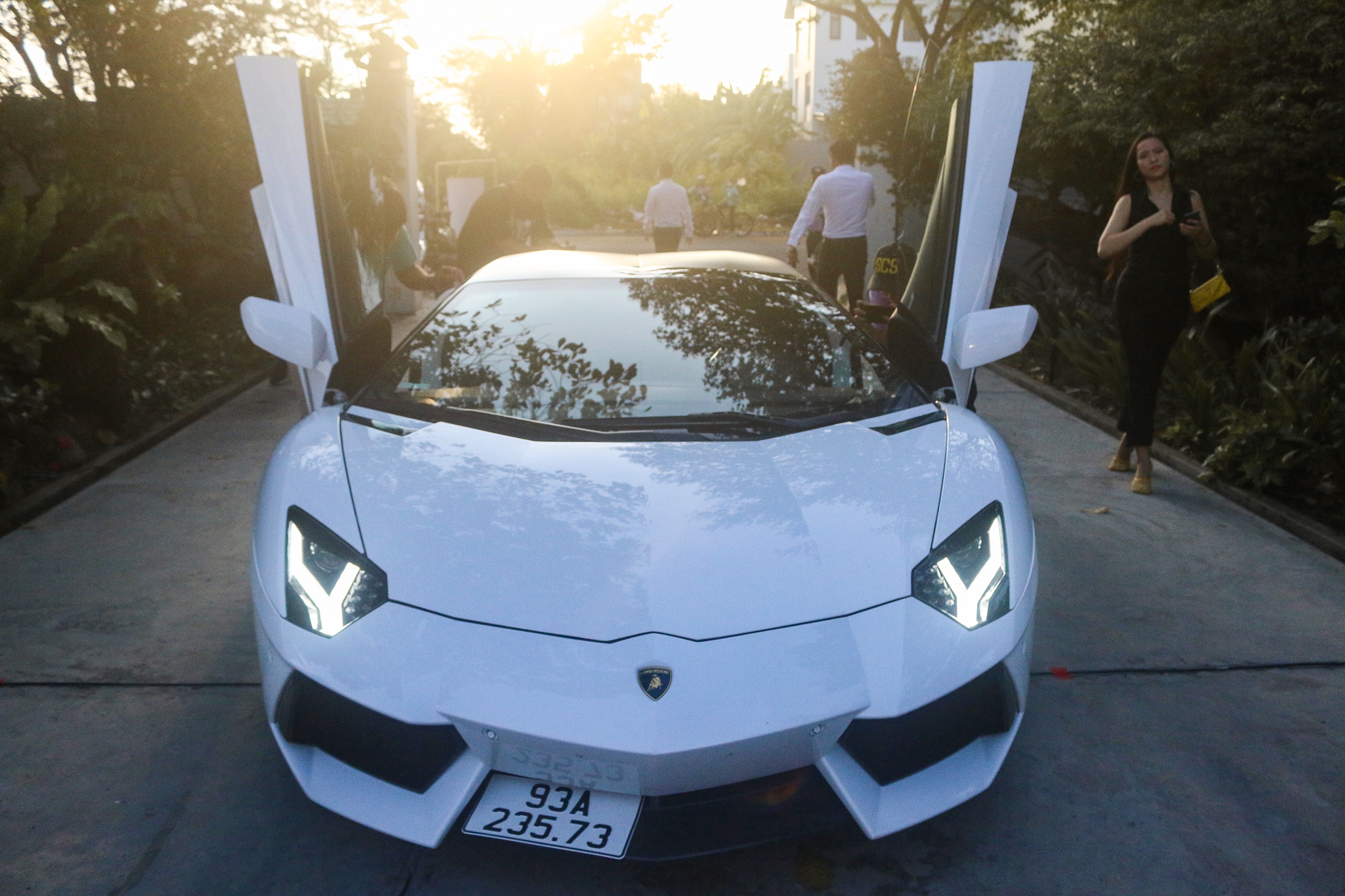 Lamborghini Aventador Roadster nang cap ong xa anh 1