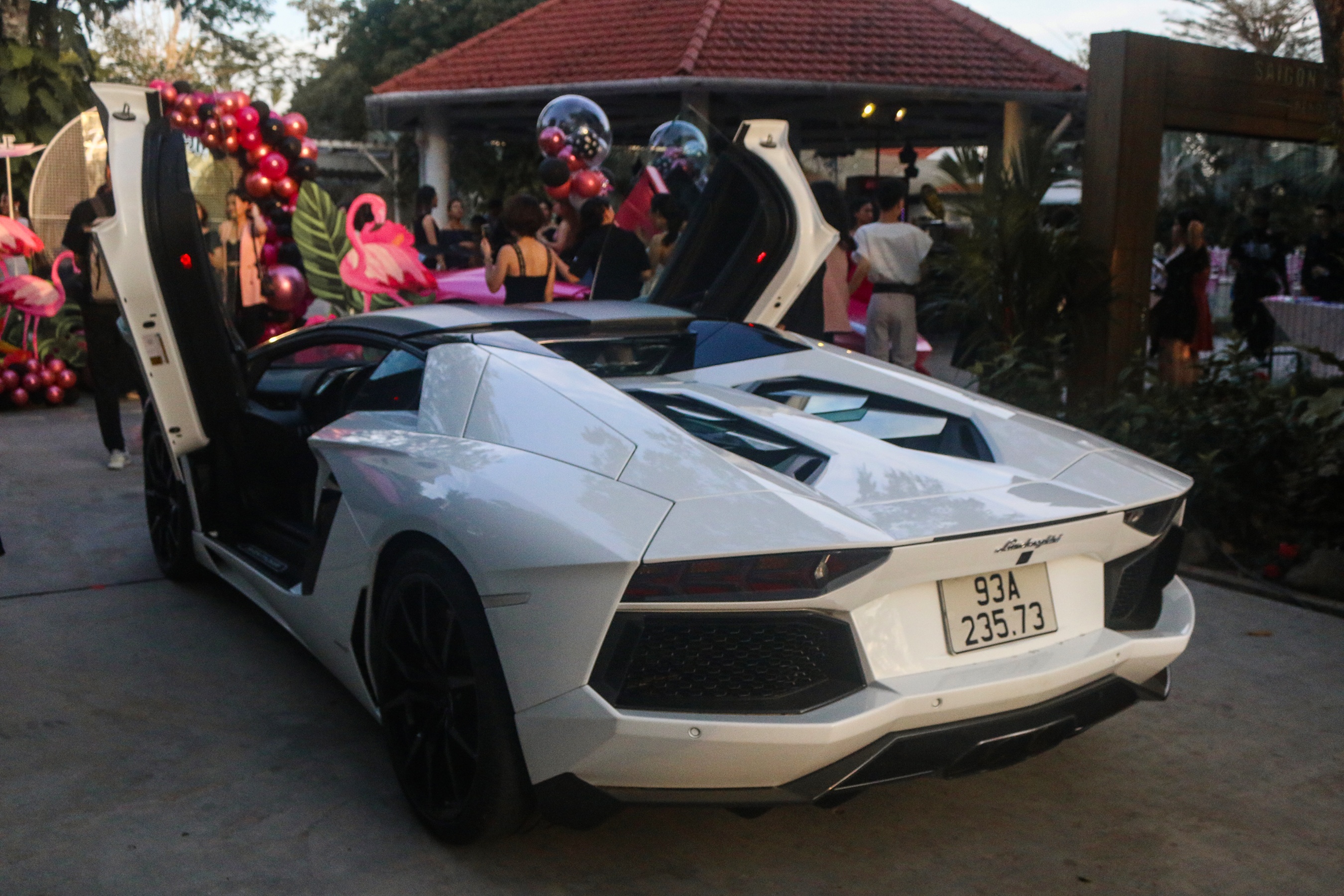 Lamborghini Aventador Roadster nang cap ong xa anh 2