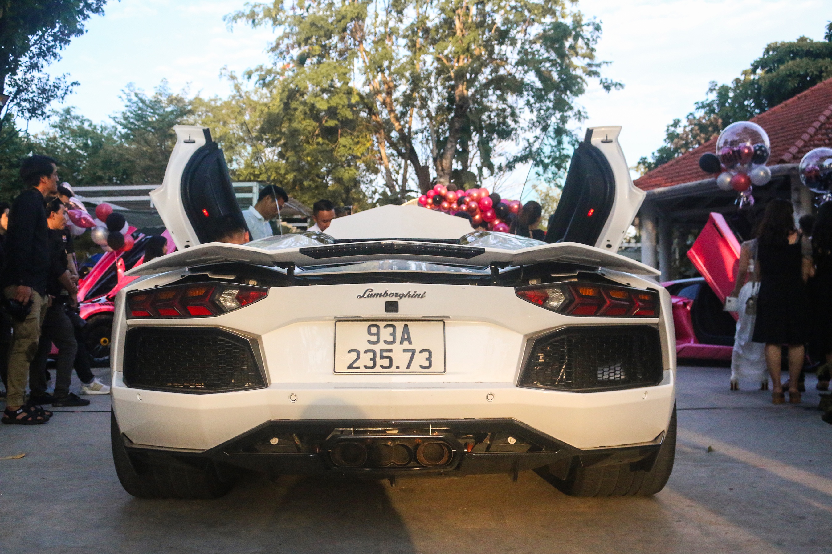 Lamborghini Aventador Roadster nang cap ong xa anh 3