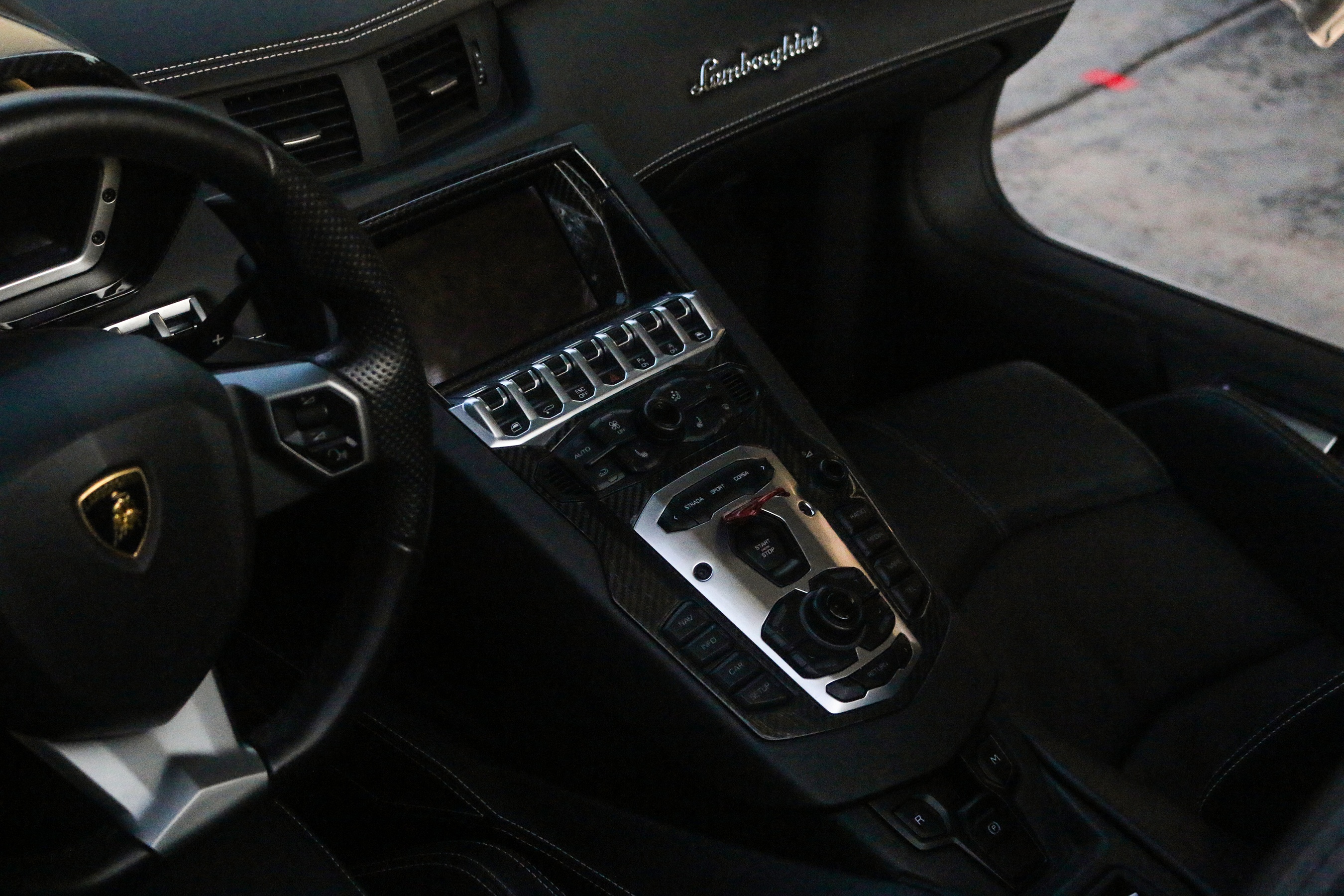 Lamborghini Aventador Roadster nang cap ong xa anh 5