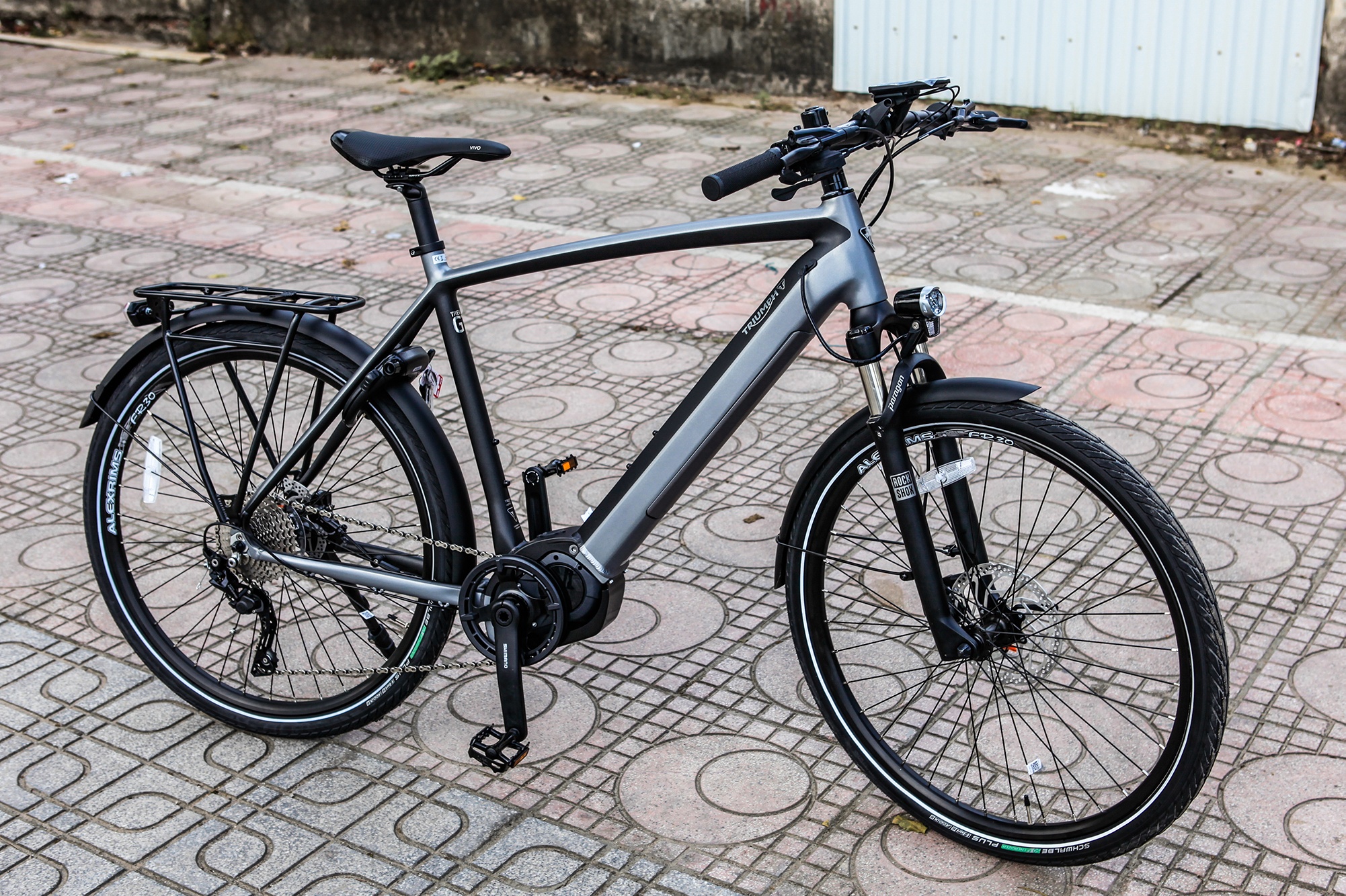 Chi tiet xe dap Triumph Trekker GT tai Viet Nam anh 2