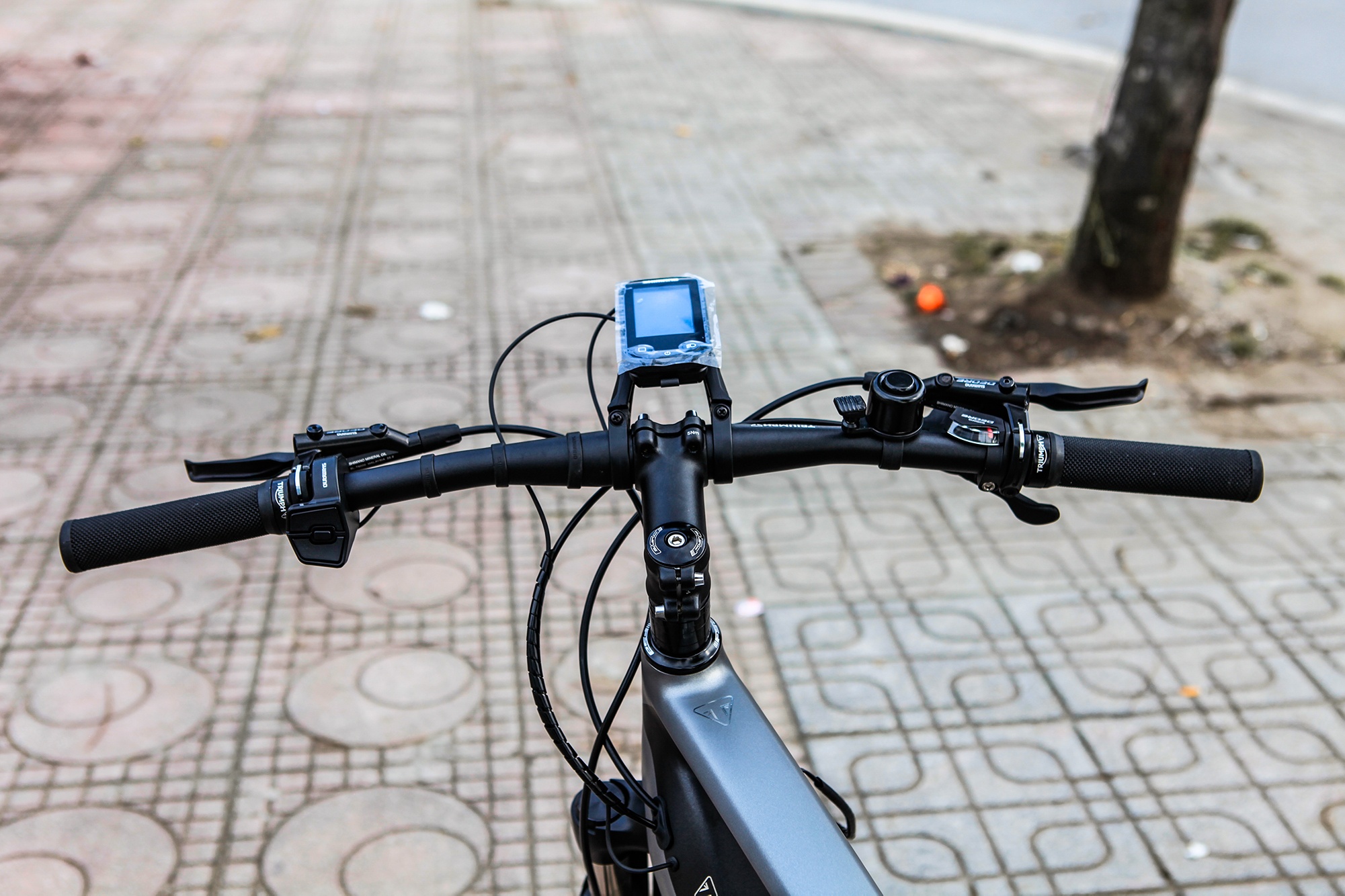 Chi tiet xe dap Triumph Trekker GT tai Viet Nam anh 9