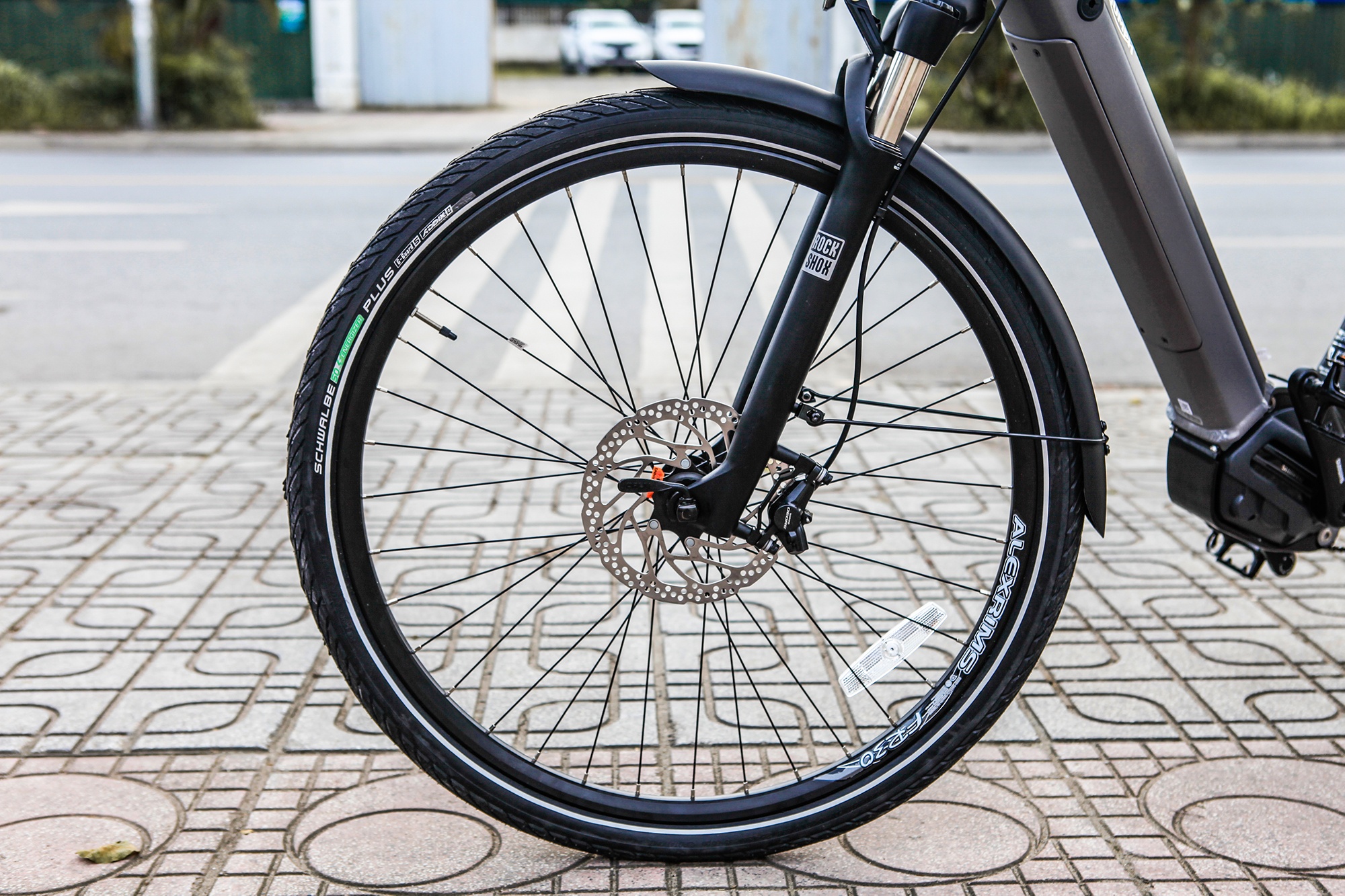 Chi tiet xe dap Triumph Trekker GT tai Viet Nam anh 6