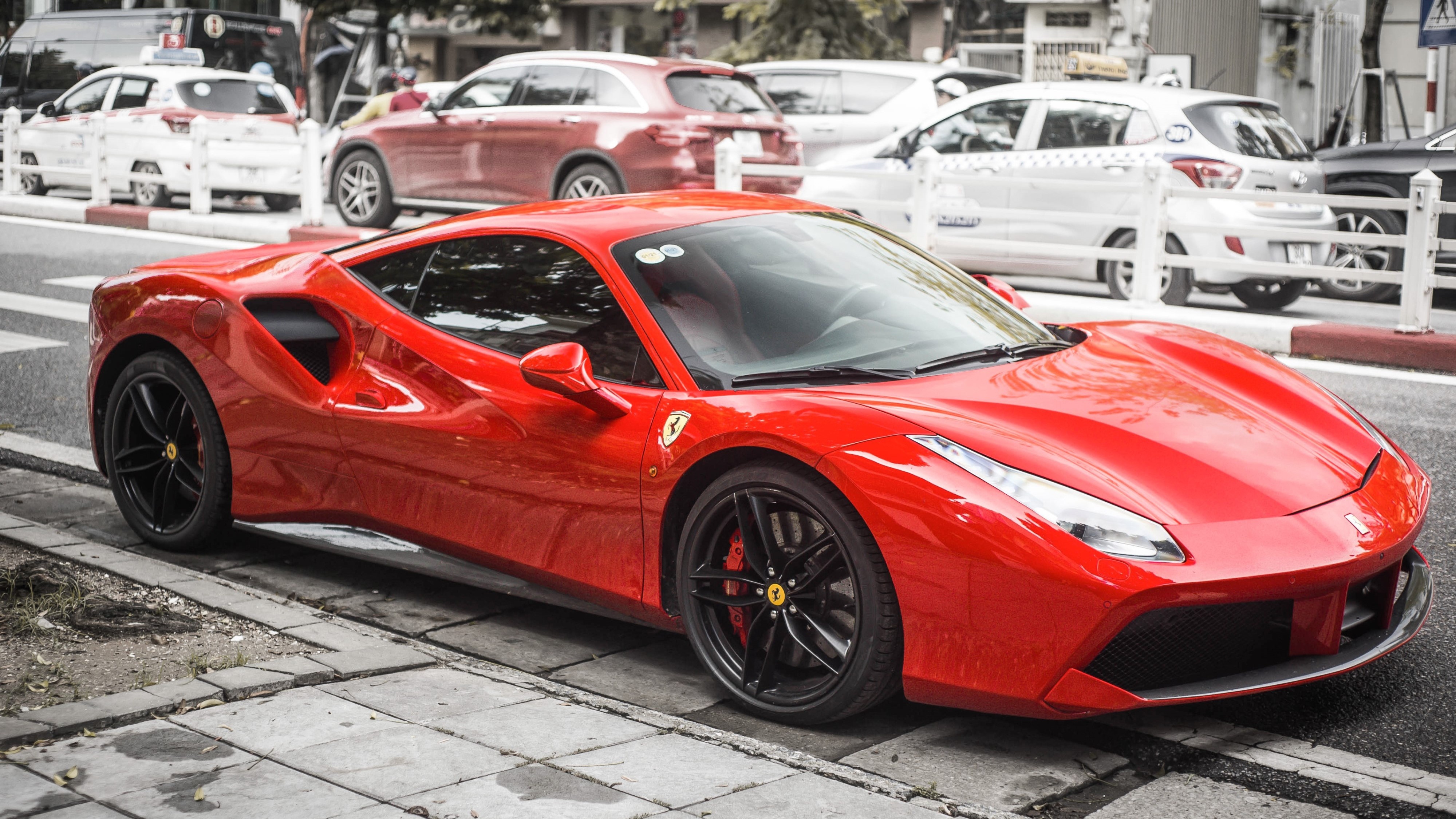 Tuan Hung ban Ferrari anh 2