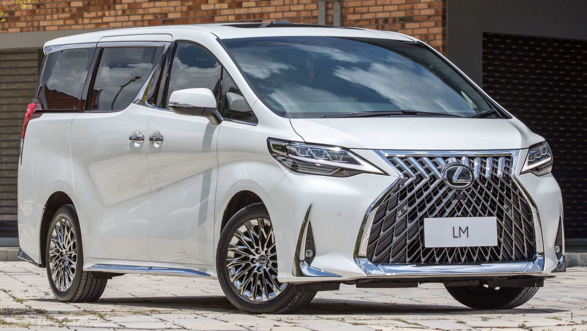 Lexus LM 350 được ra mắt tại Malaysia ảnh 6 Lexus LM 350 duoc ra mat tai Malaysia anh 6