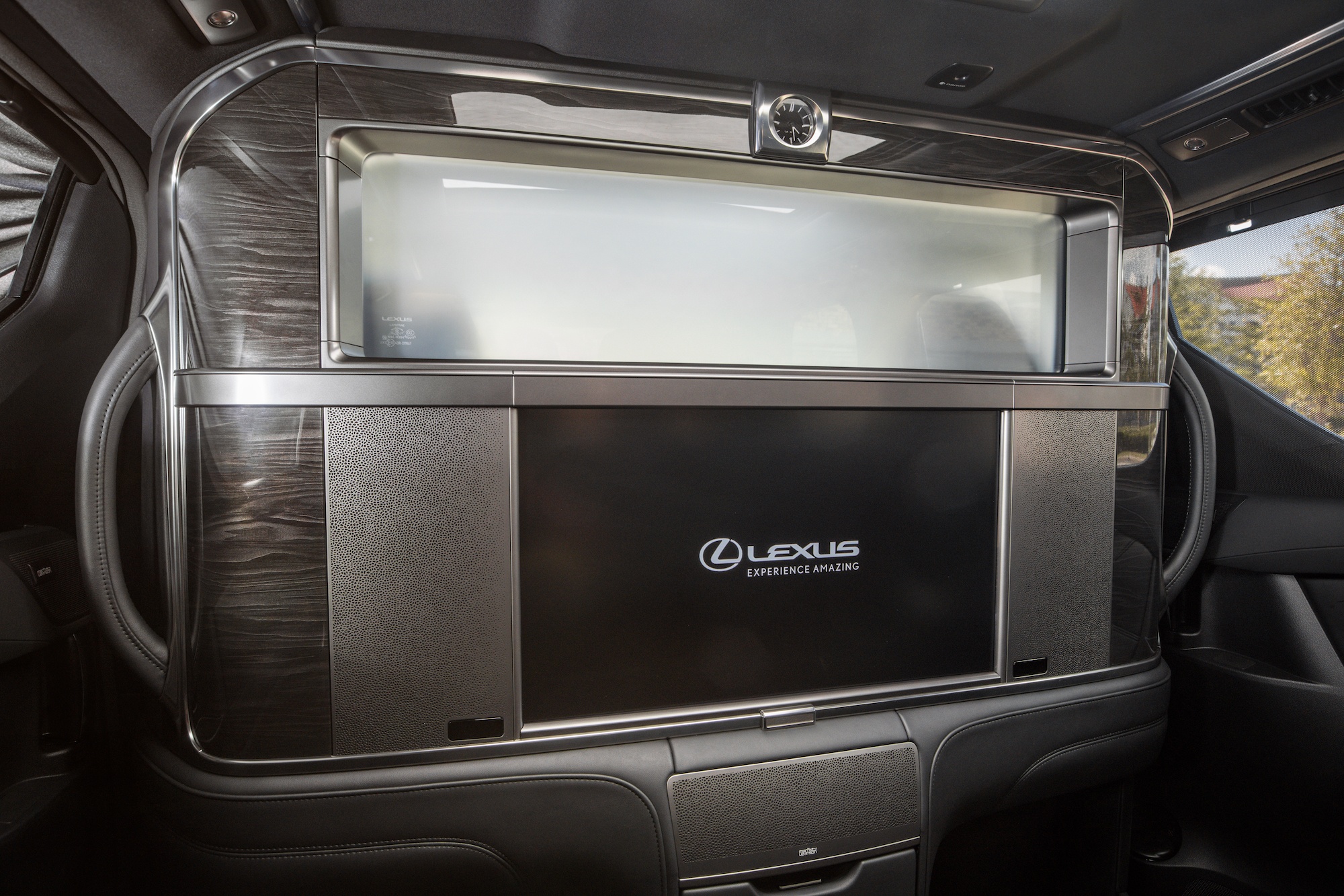 Lexus LM 350 được ra mắt tại Malaysia ảnh 9 Lexus LM 350 duoc ra mat tai Malaysia anh 9