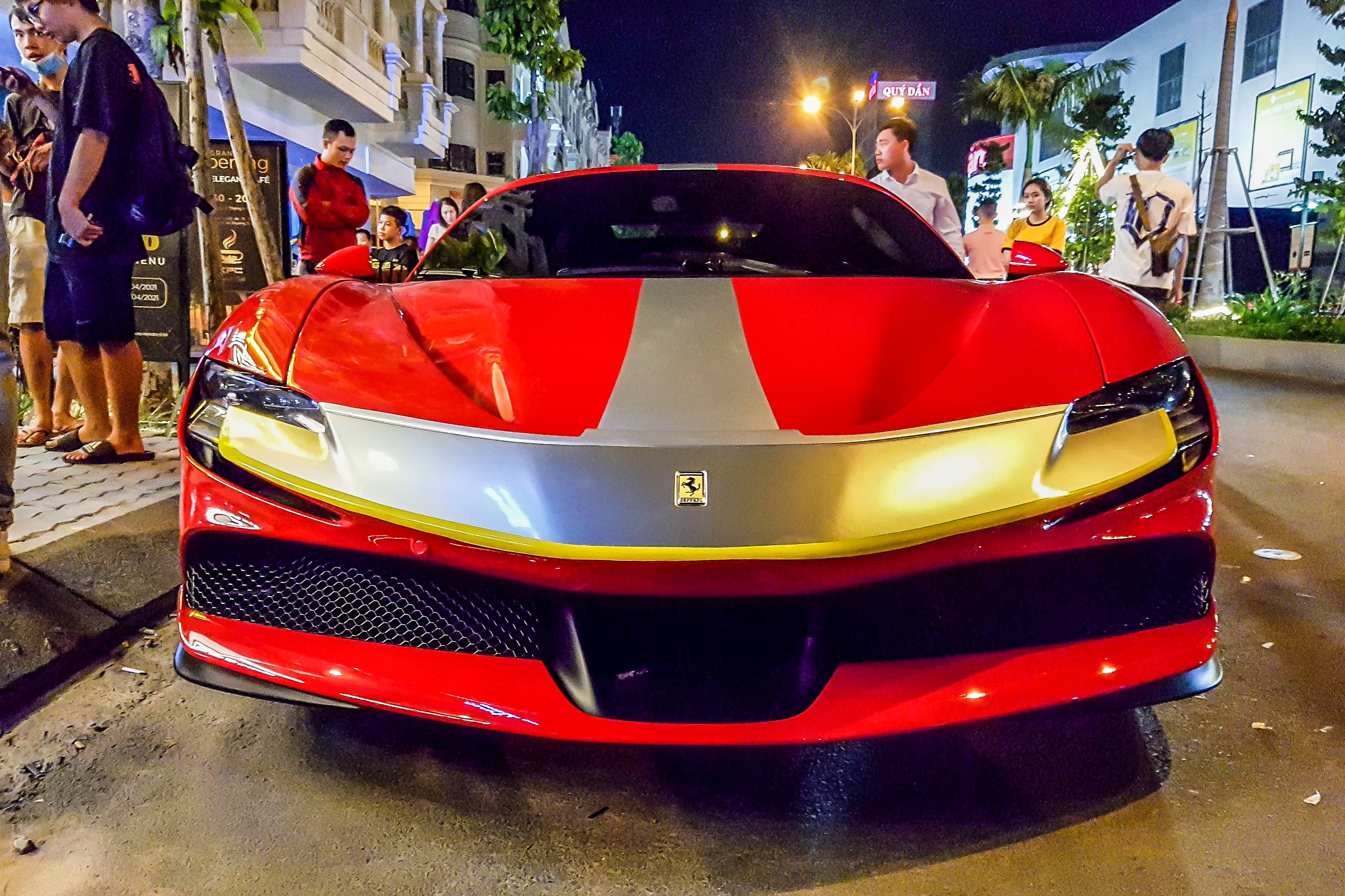 Cận cạnh Ferrari SF90 Stradale ảnh 4 Can canh Ferrari SF90 Stradale anh 4